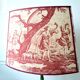 Abat-jour en tissu toile de Jouy rouge, déesse grecque Diane chasseresse