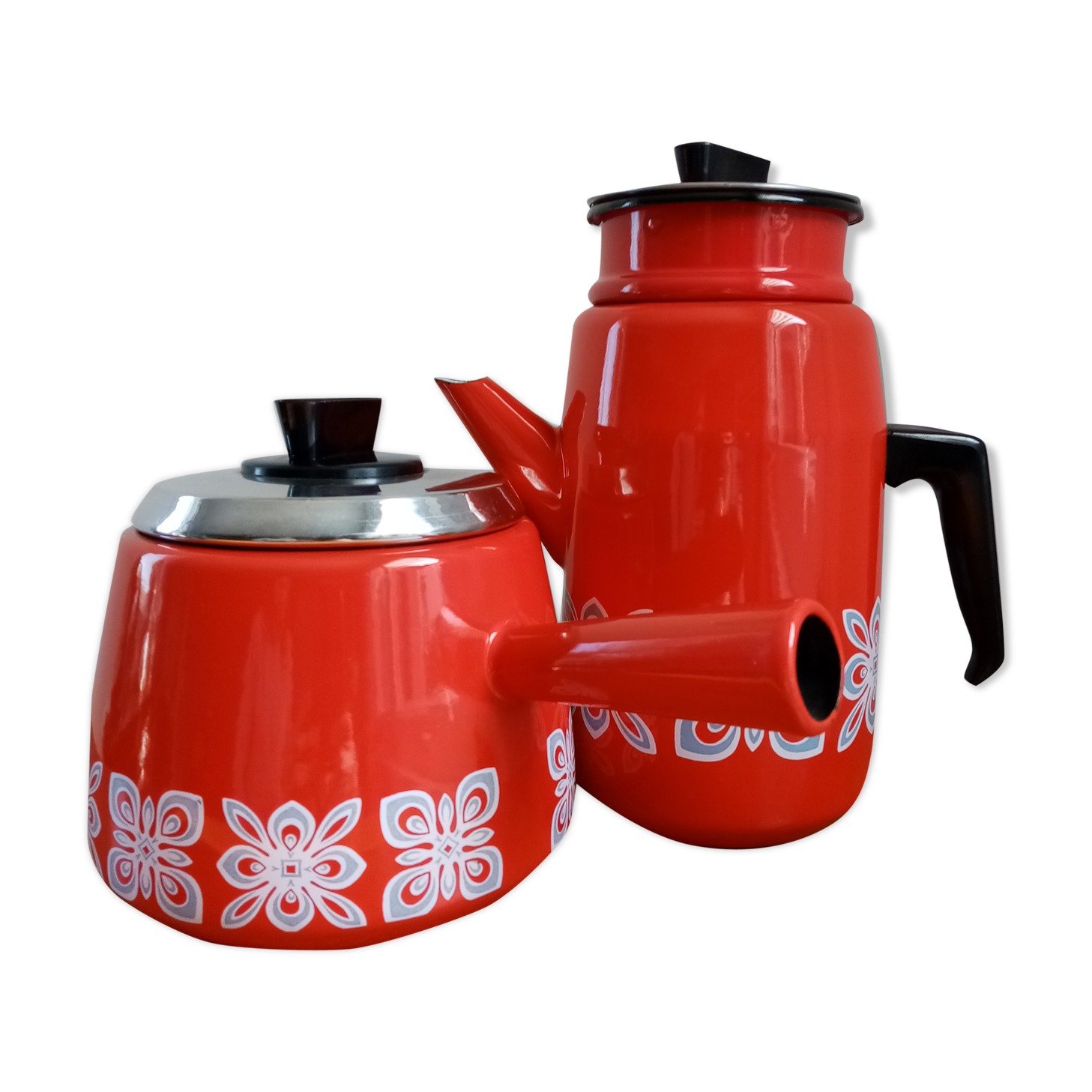Enamelled red coffee maker