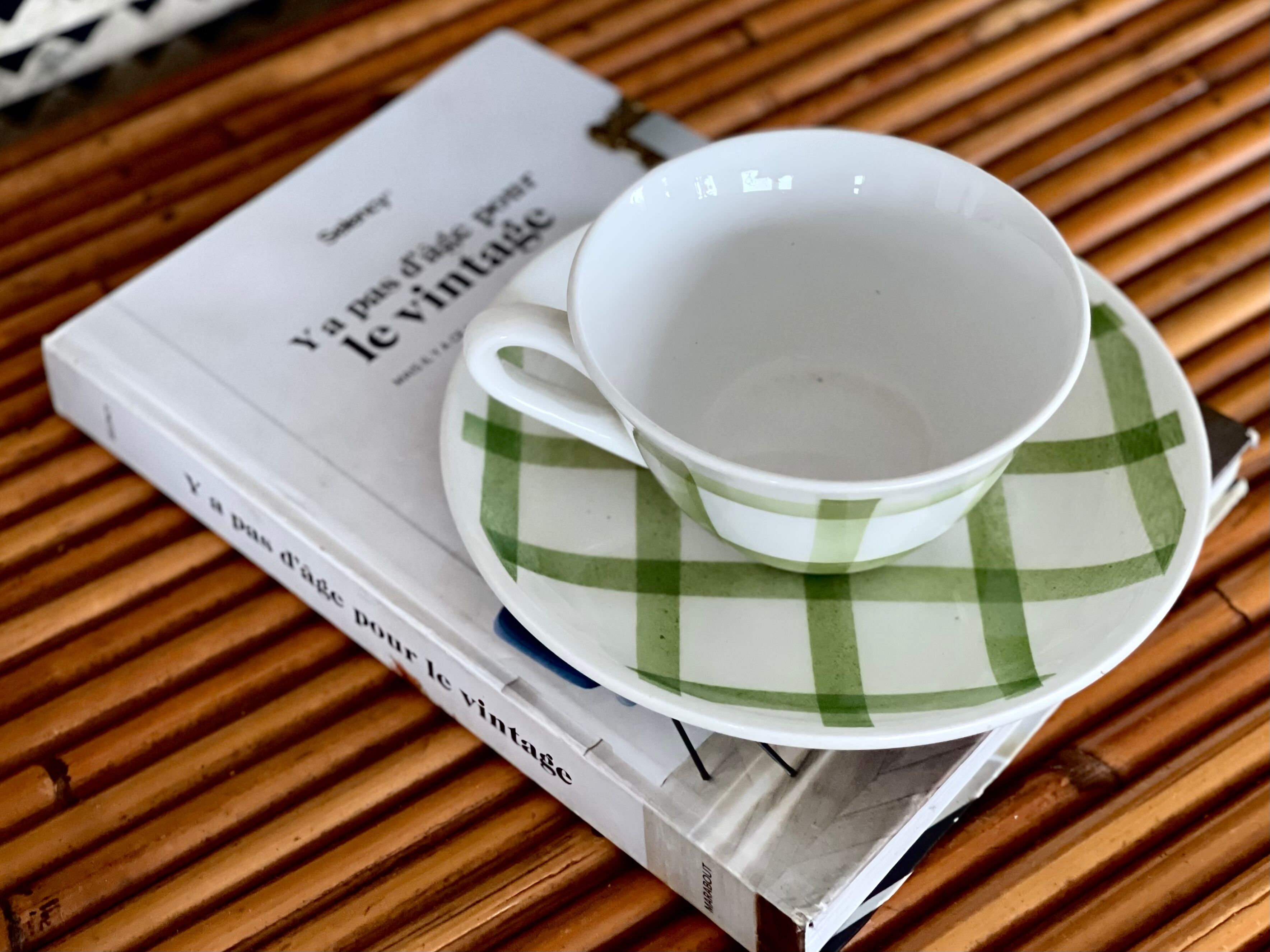 5 cups and saucers vichy 1950