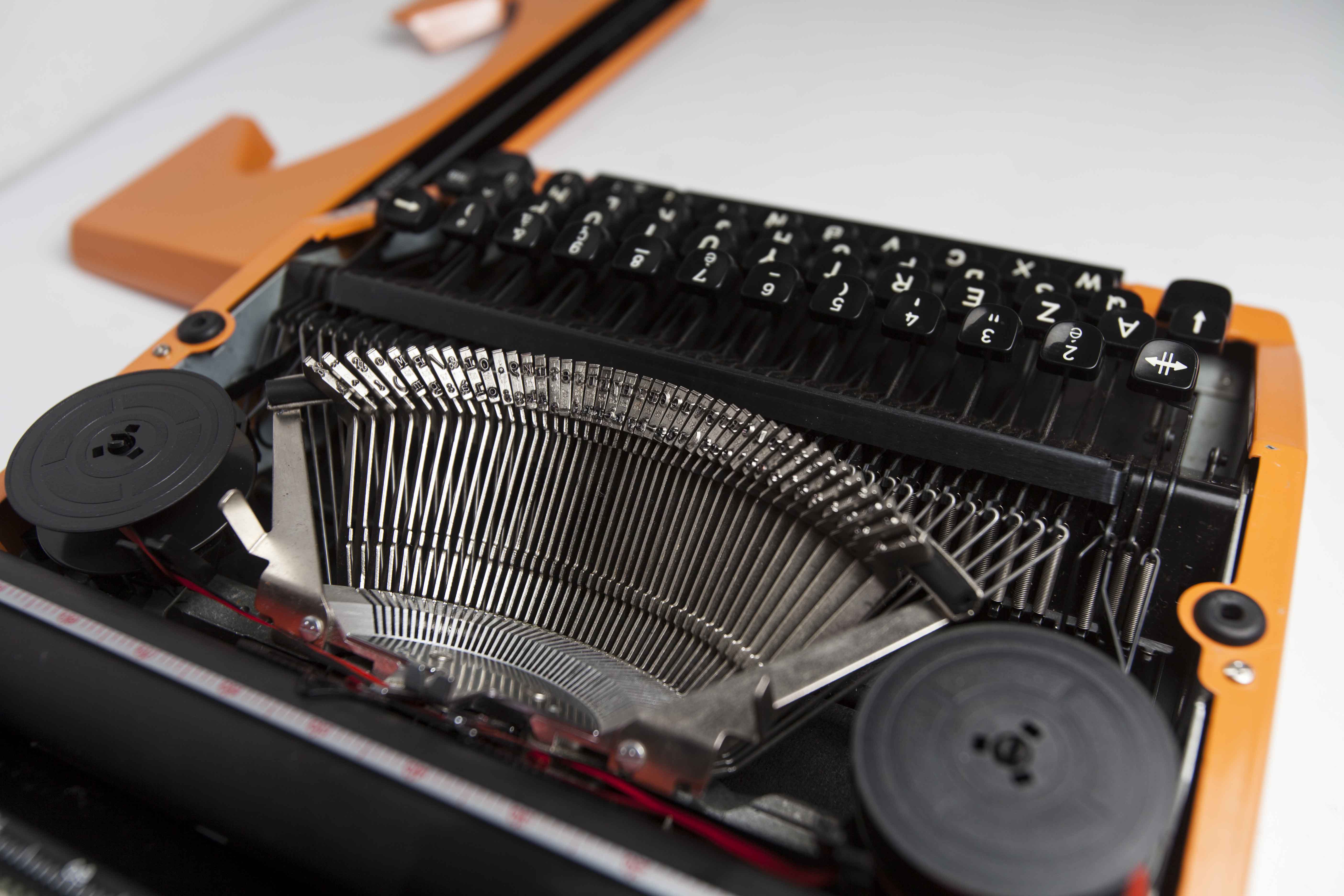 Silver Reed Sr 180 revised Luxury Typewriter and New Ribbon