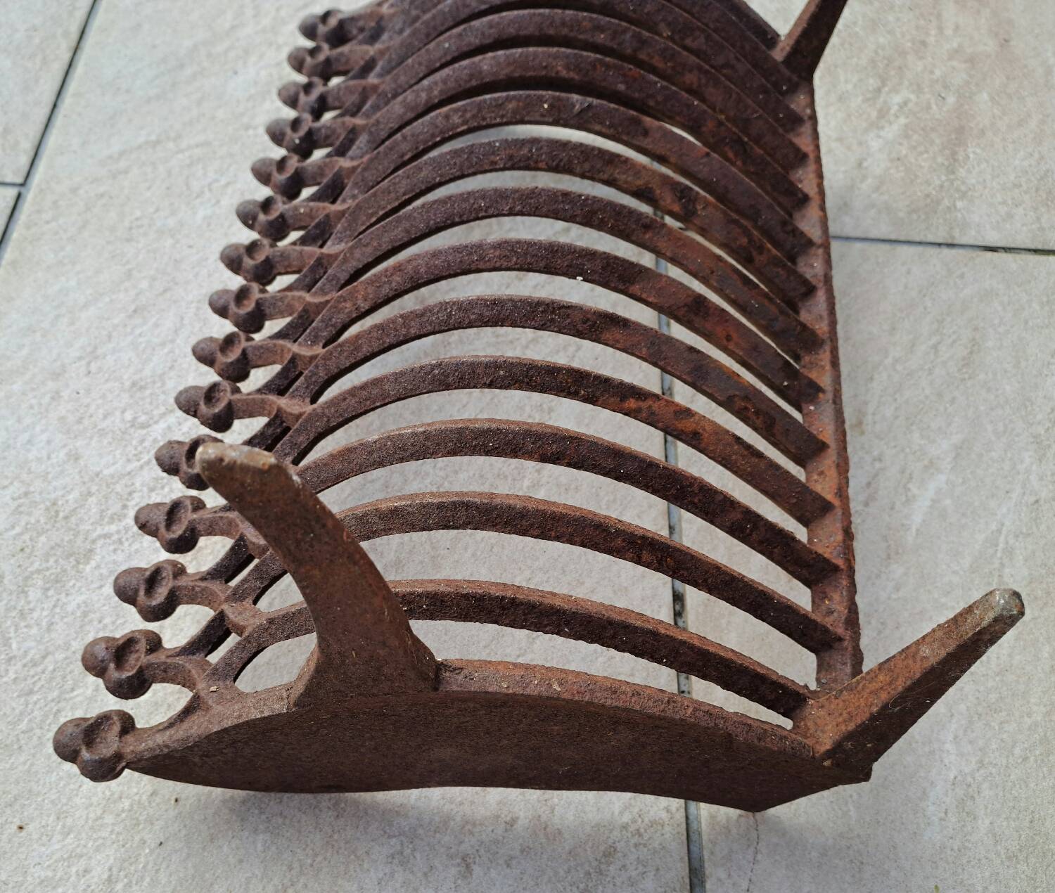 Cast iron log holder