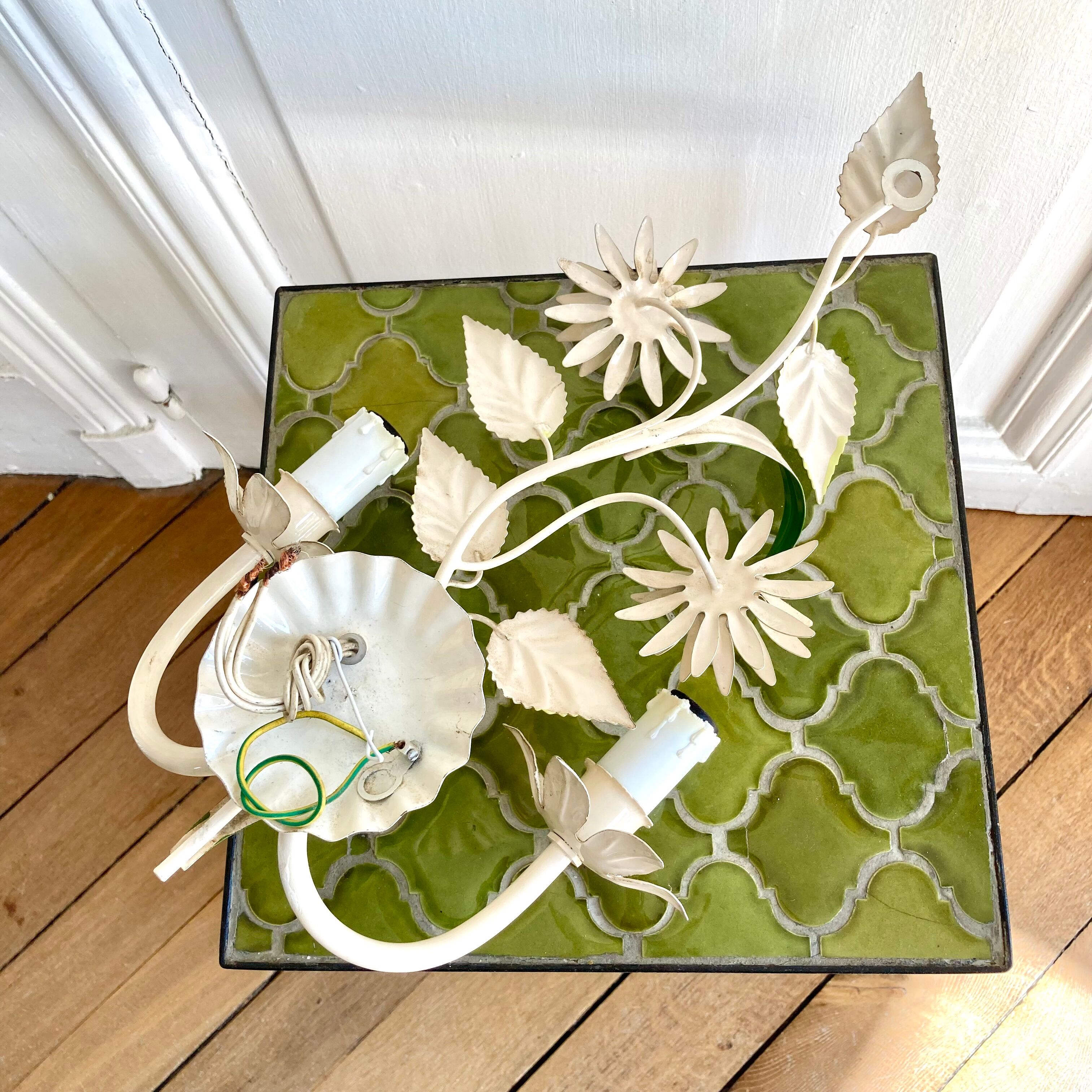 Daisy wall lamp with two arms