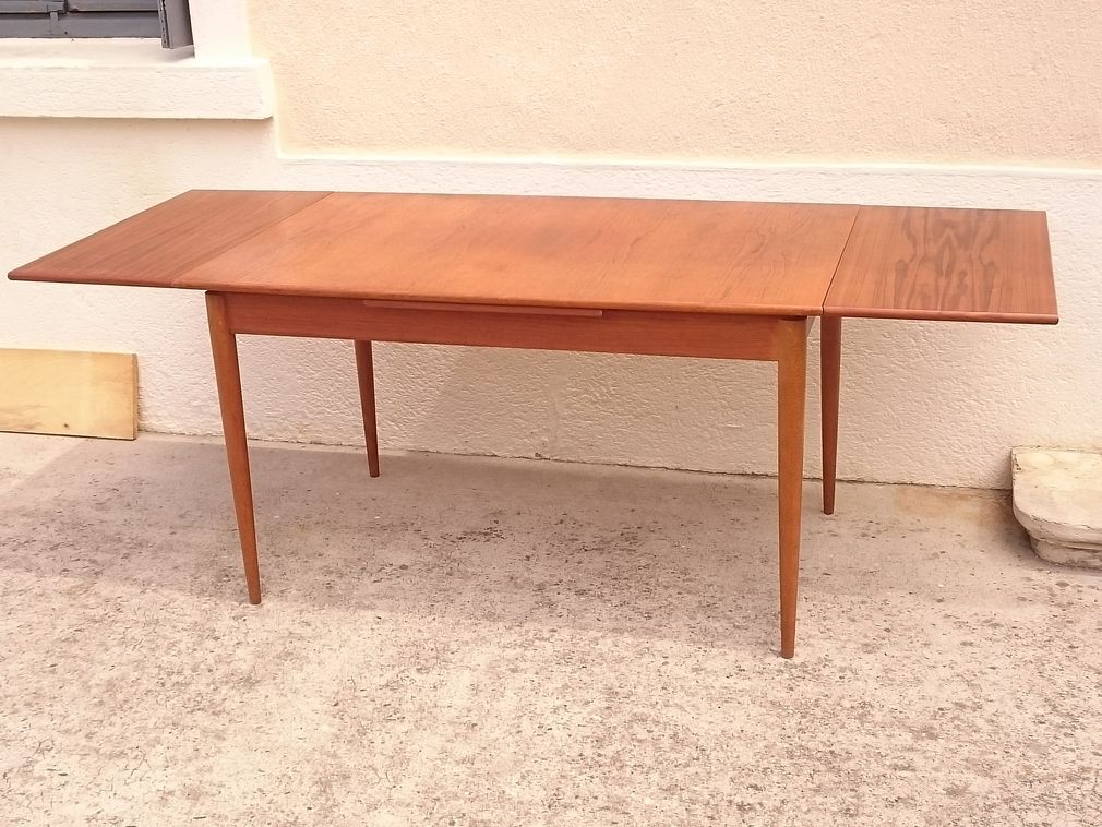 Scandinavian teak table with elongations