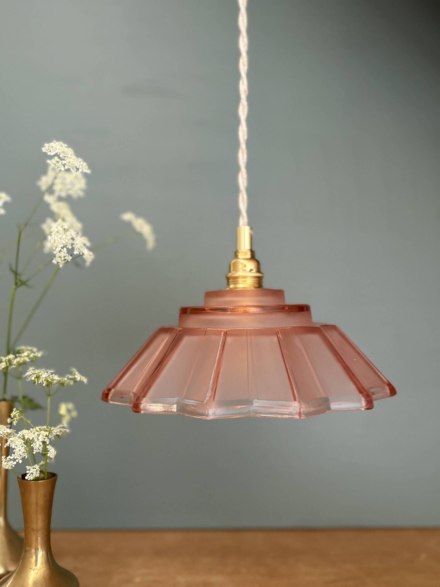 suspension vintage Art Deco lampshade in frosted pink glass