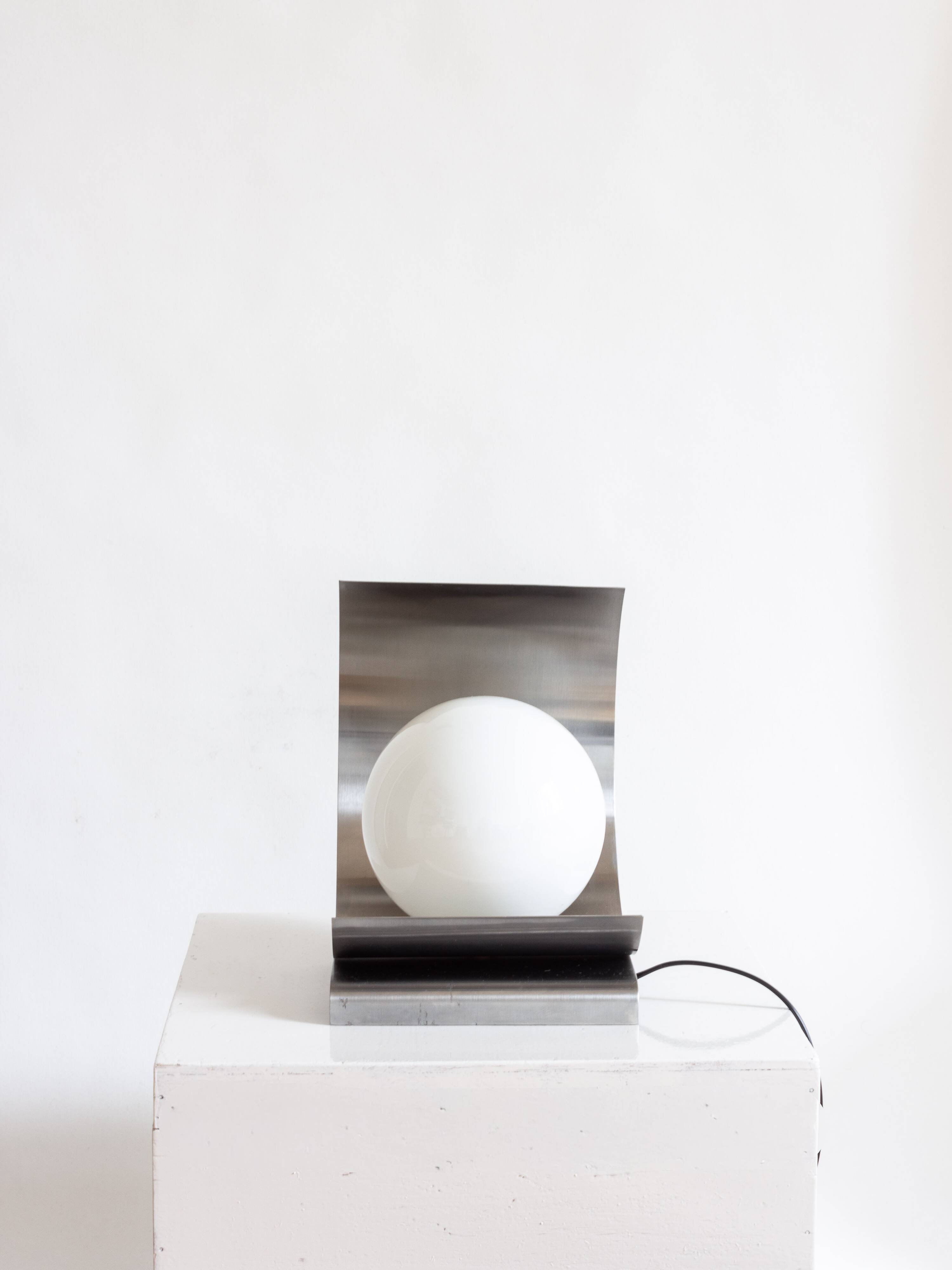 Lampe en acier et opaline - Années 70