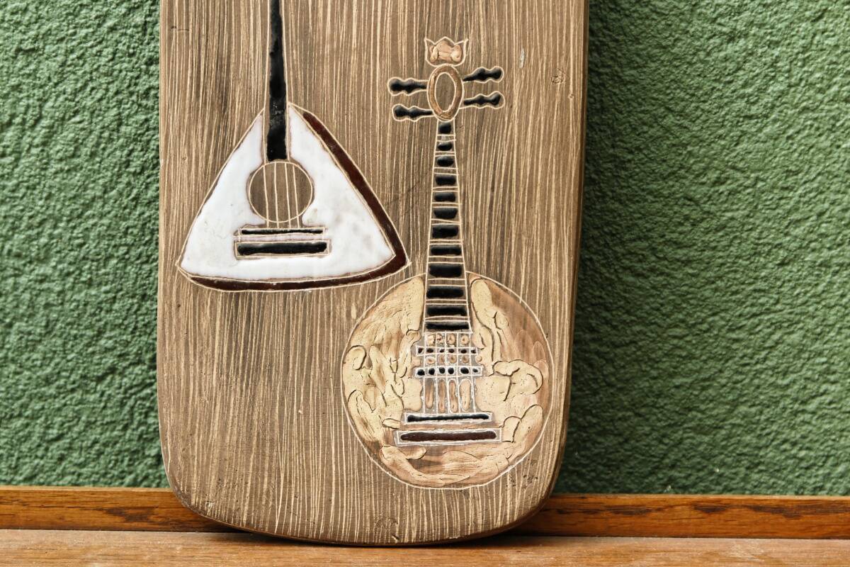 Ceramic wall plaque, musical theme