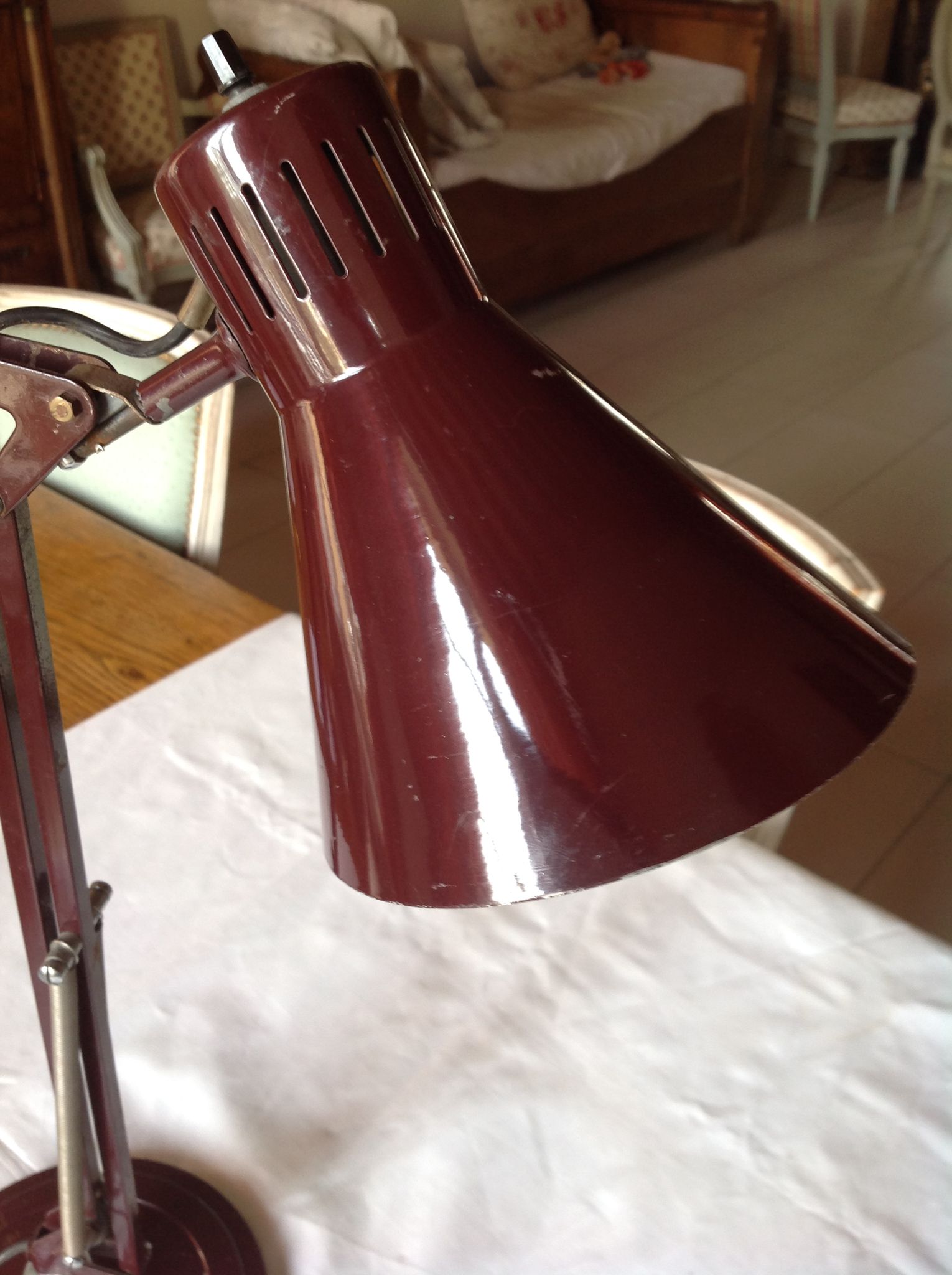 Vintage desk lamp, orientable, burgundy, 70s, brand AIRIMIA