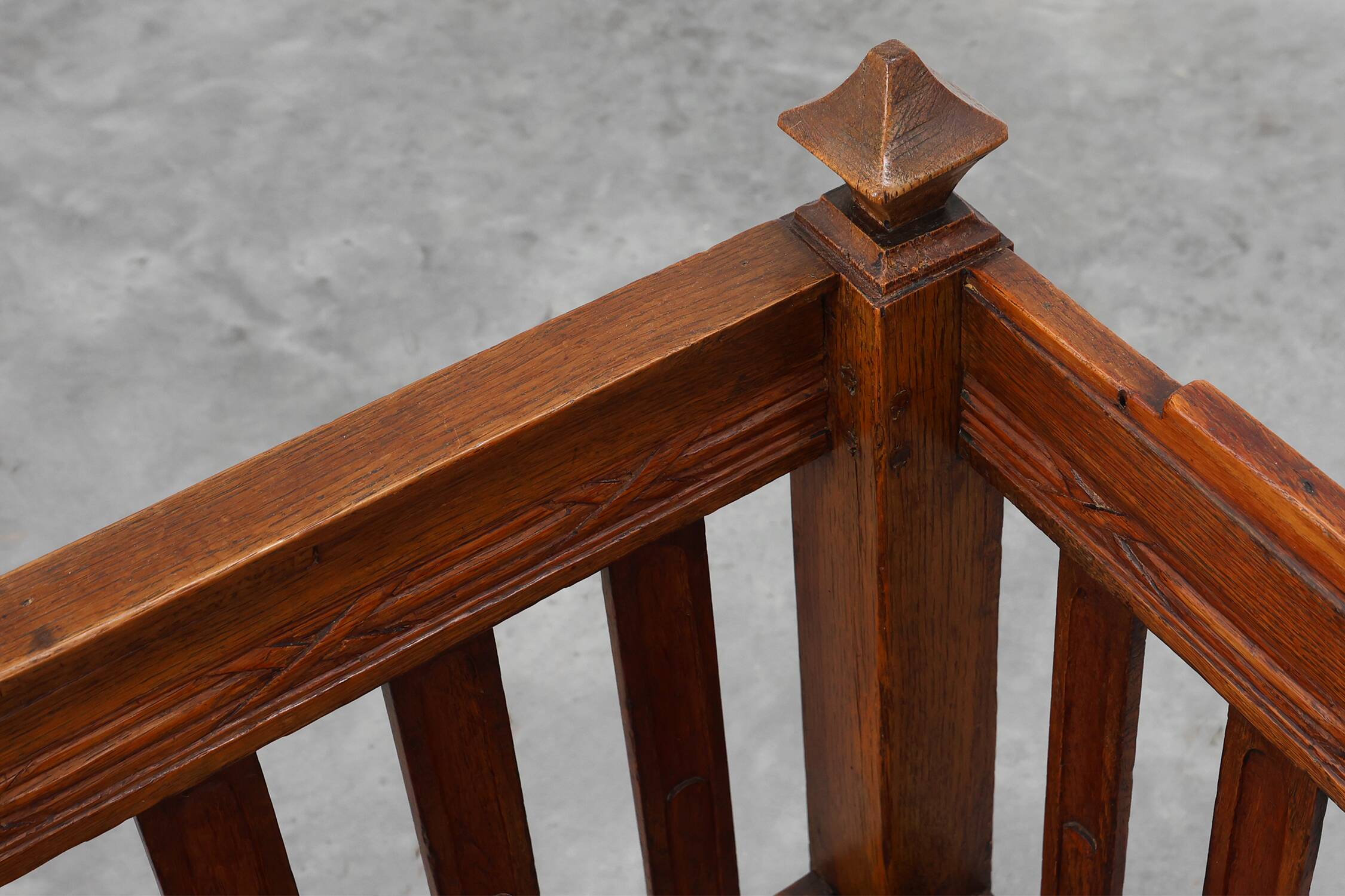 Large Arts & Crafts oak side chair, Belgium ca. 1915