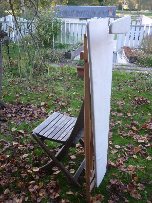 Console pliante en bois, table à repasser avec sa jeannette