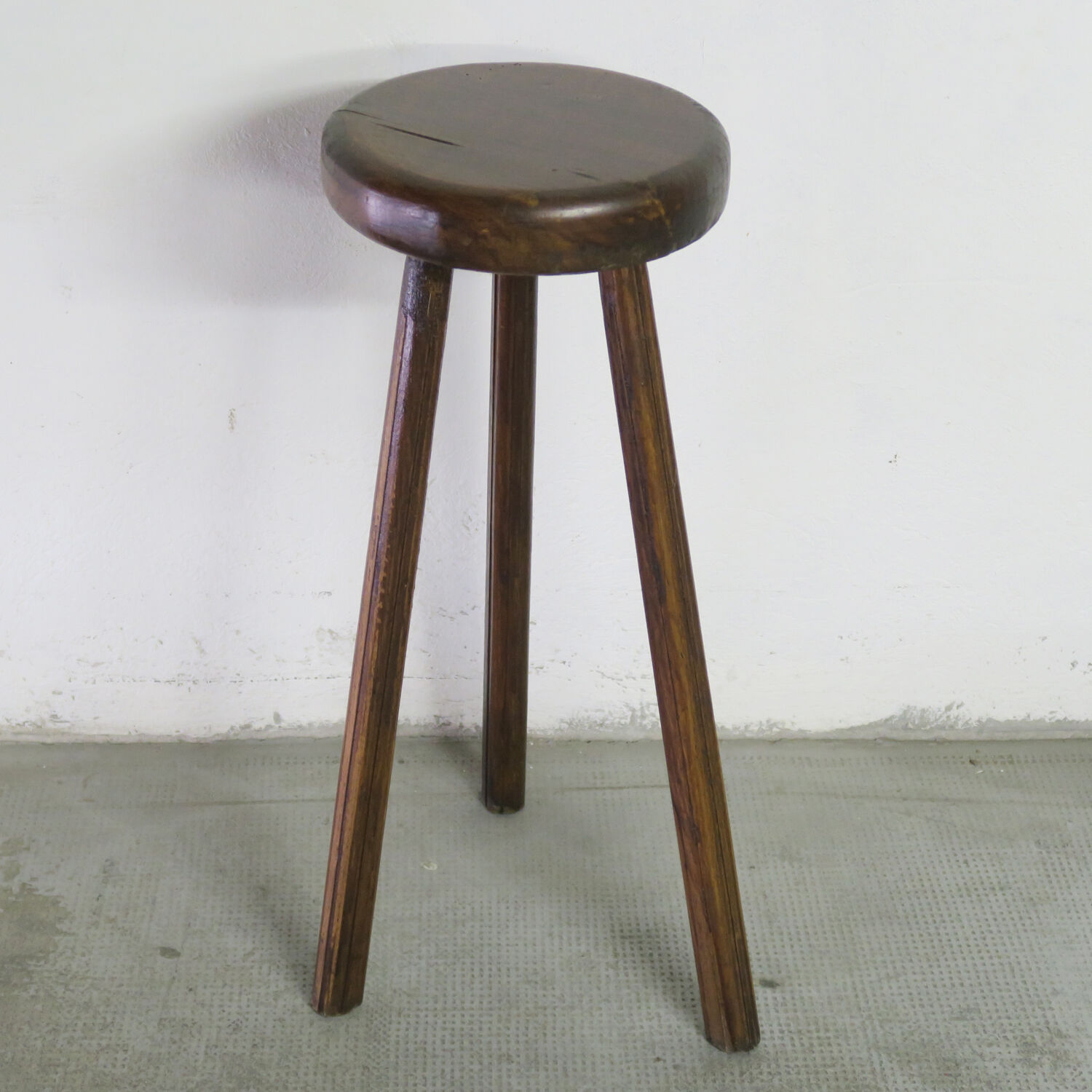 Top tripod stool