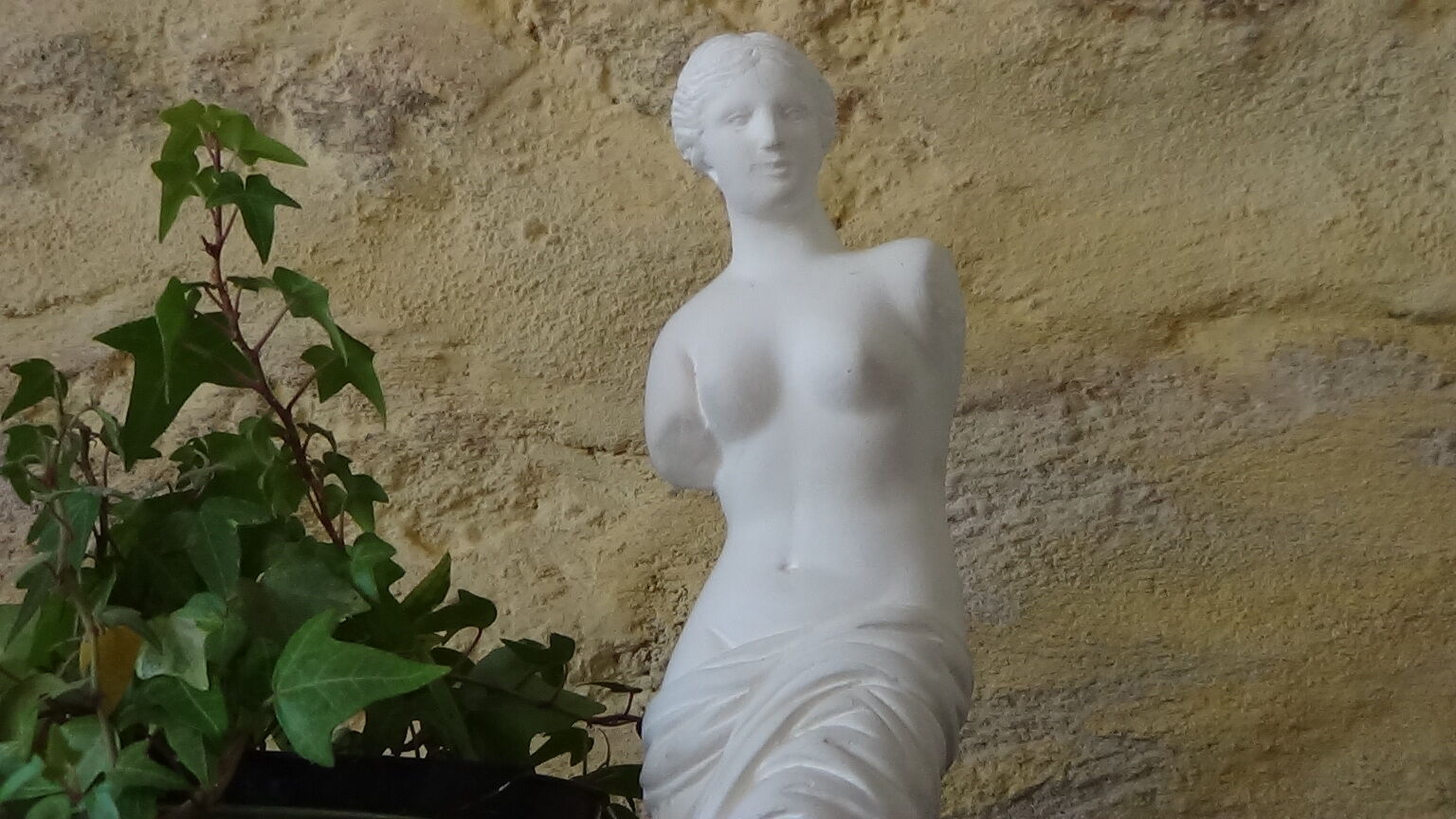 Statuette