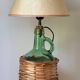 Lampe Dame-jeanne vintage en verre vert et rotin