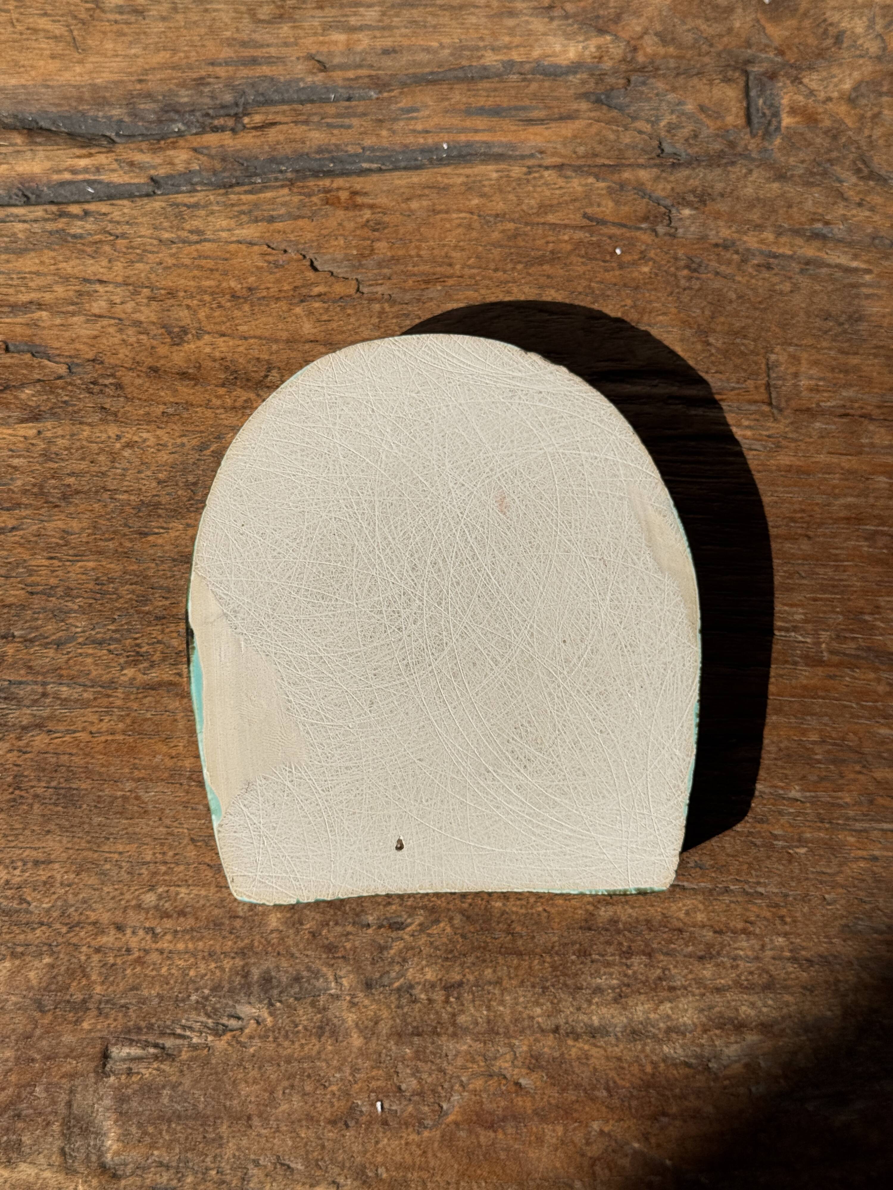 Cendrier en céramique vernissée turquoise et brune en forme de fer à cheval