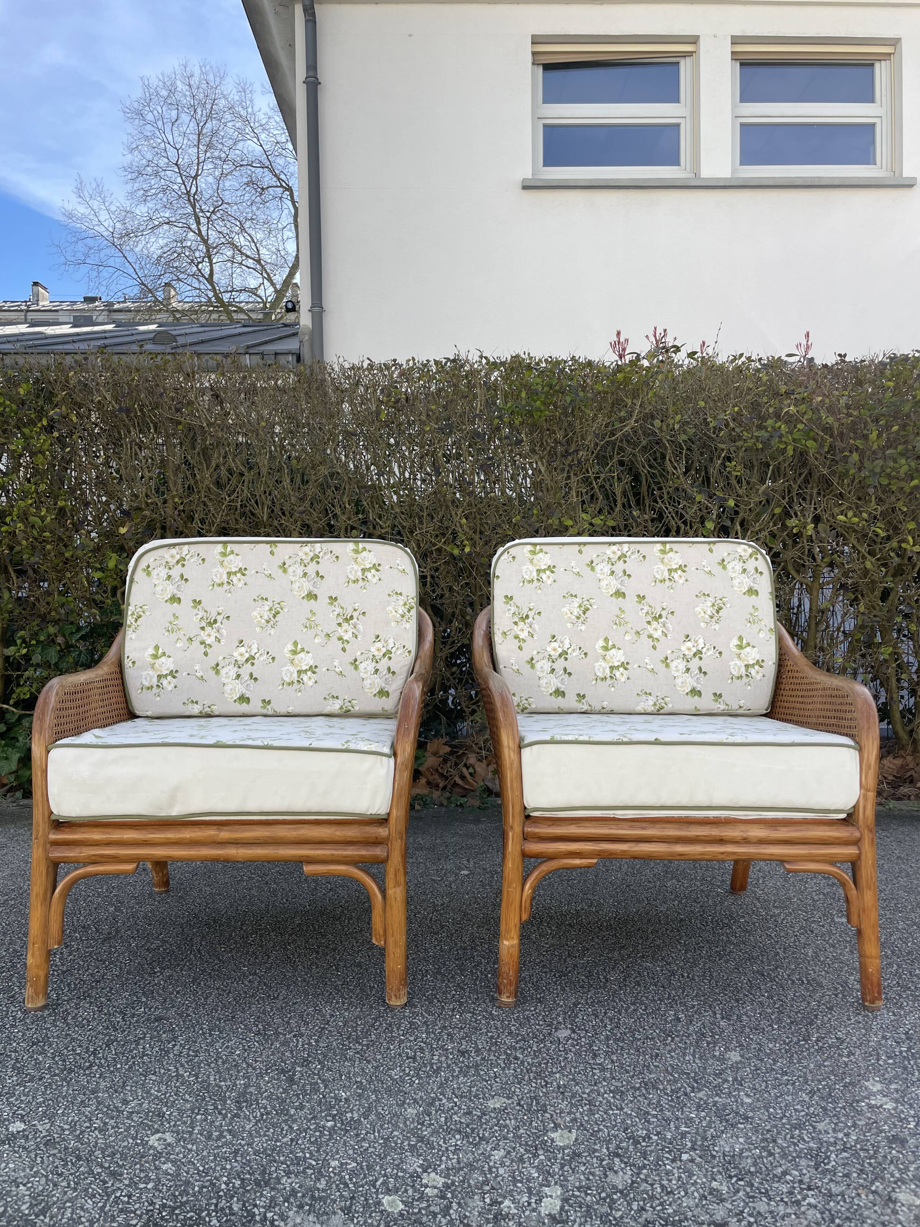 Paire de fauteuils en rotin et cannage