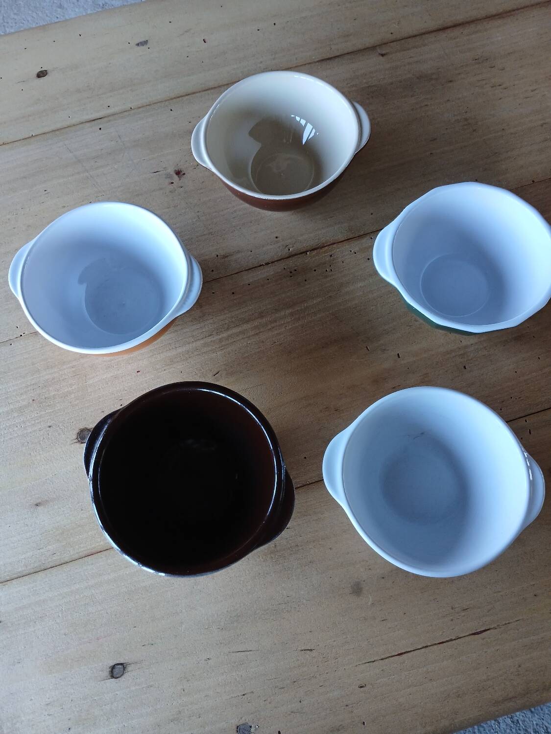 5 old Émile Henry bowls