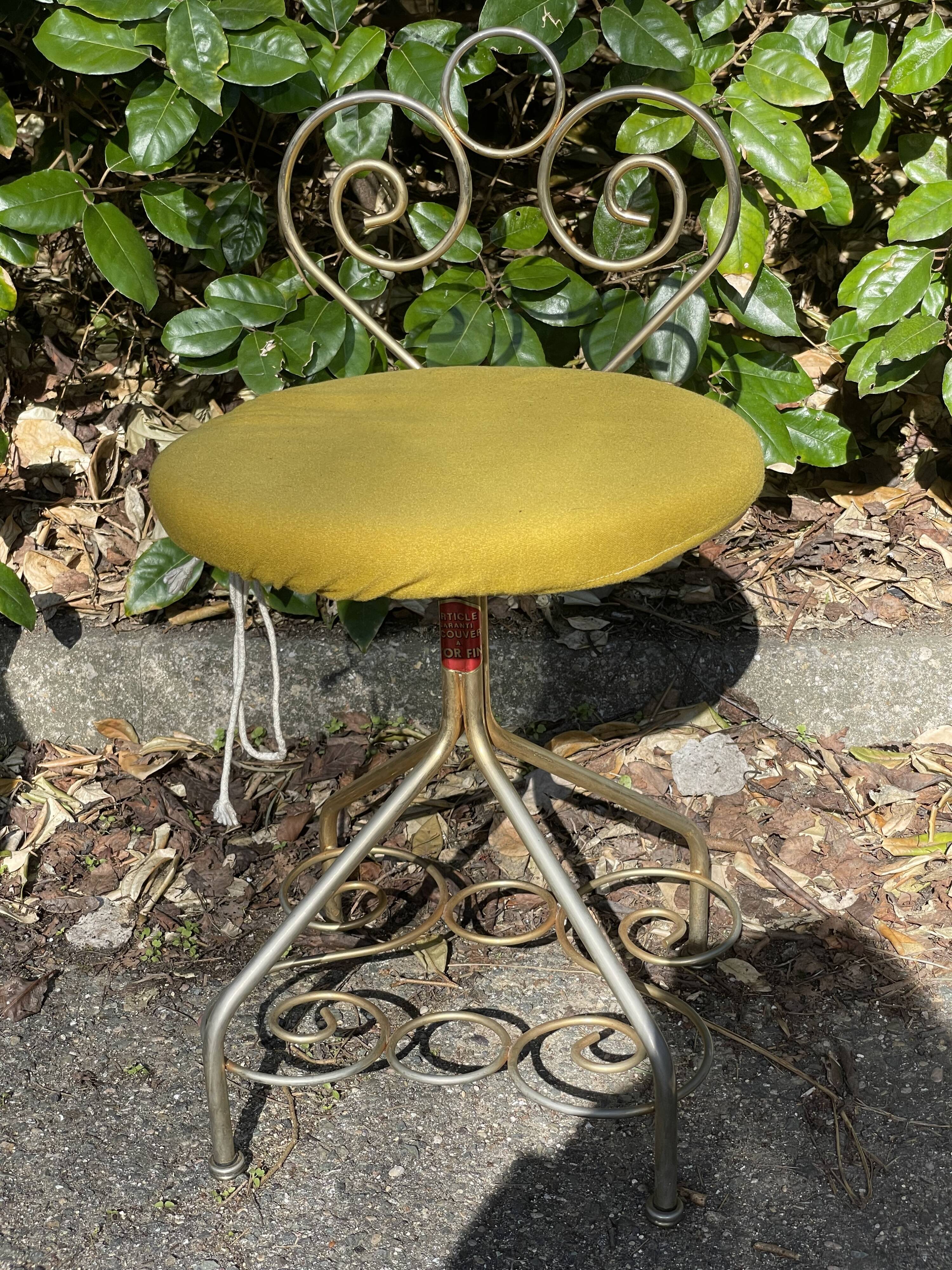 Small chamber chair in gold gold fine metal