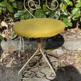 Small chamber chair in gold gold fine metal