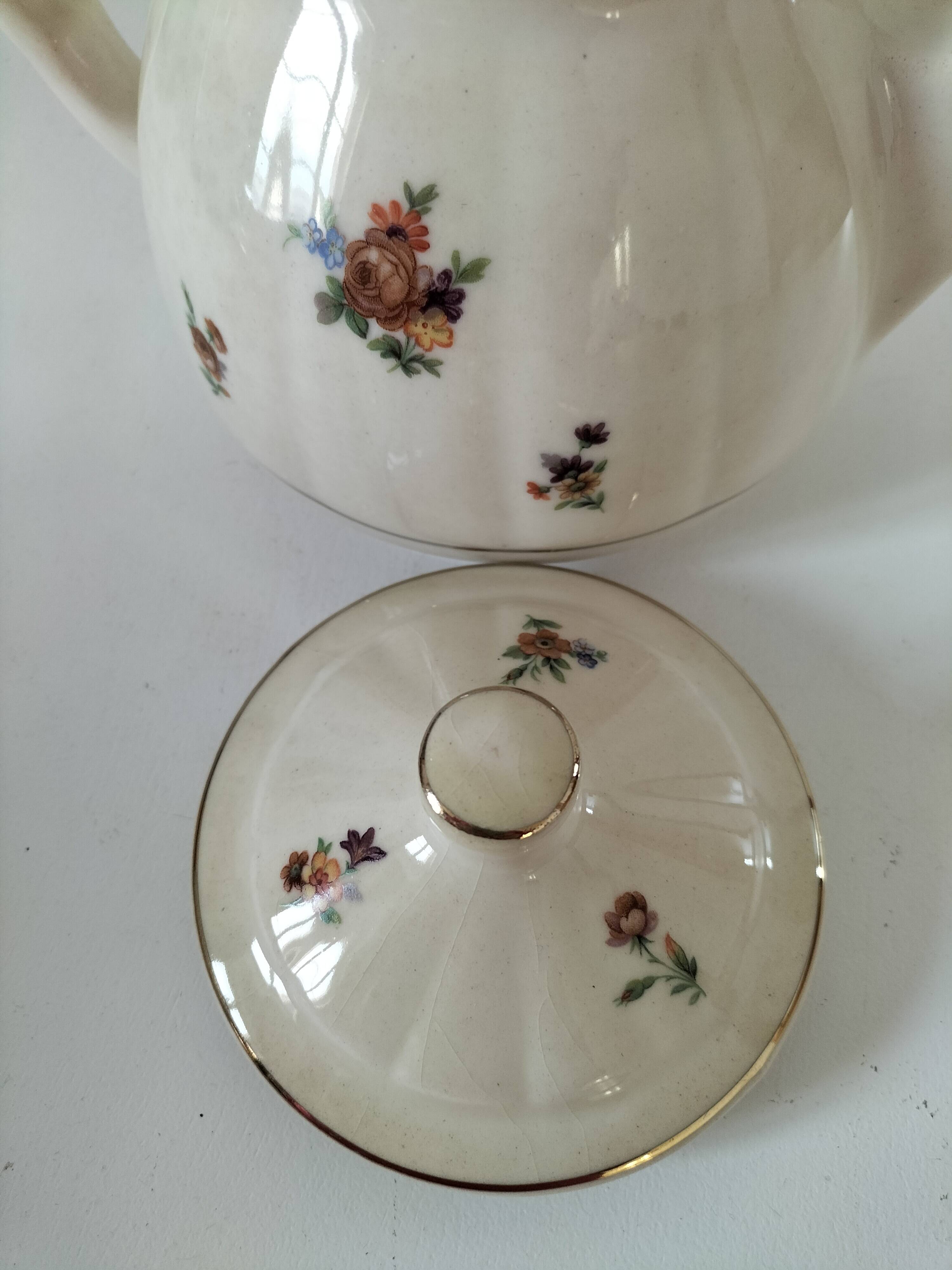 Sultana style teapot