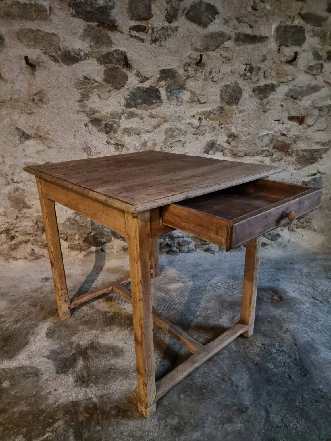 Table de ferme française ancienne en chêne avec tiroir latéral