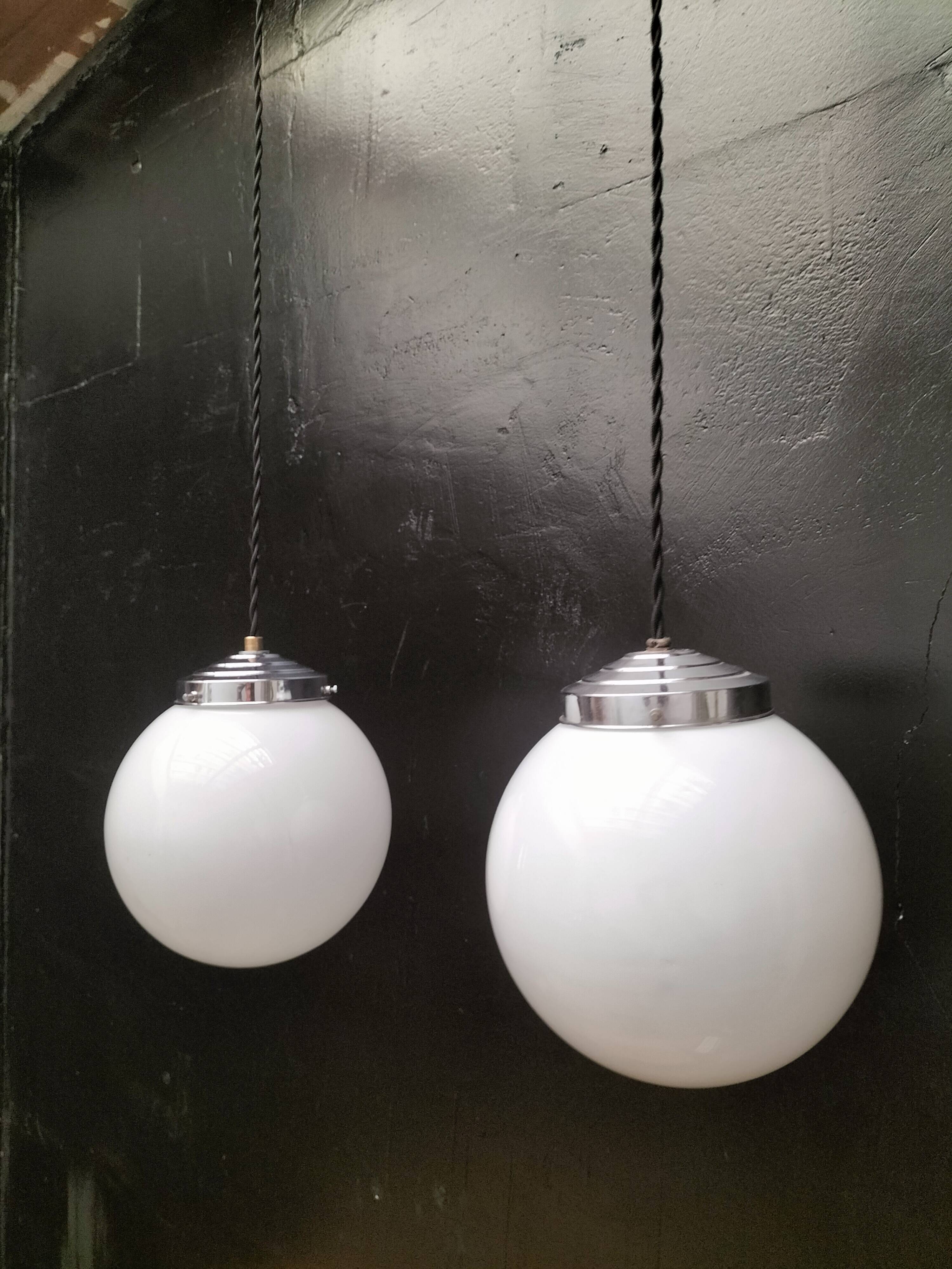 Opaline ball suspensions