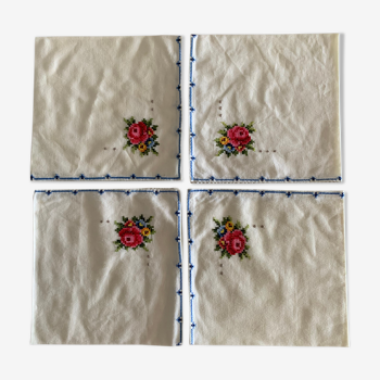 Set 4 embroidered towels