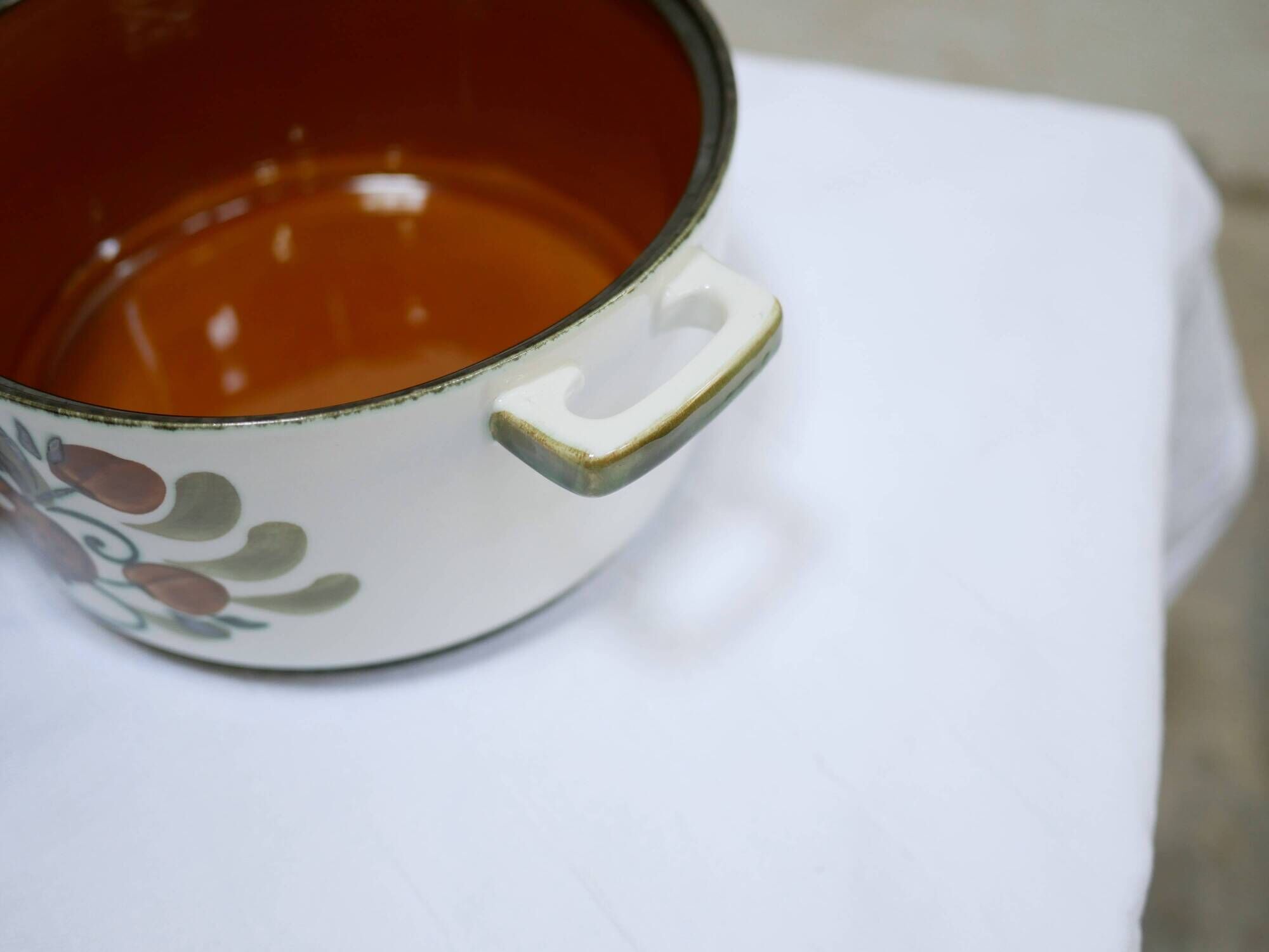 Plat avec couvercle soupière vintage édité par Boch La Louvière