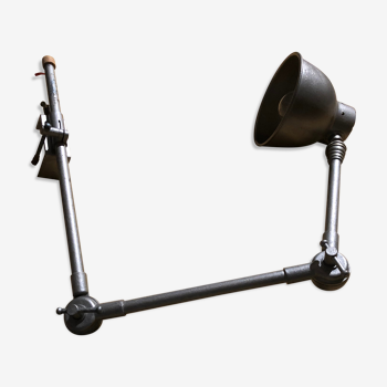 Articulated workshop lamp