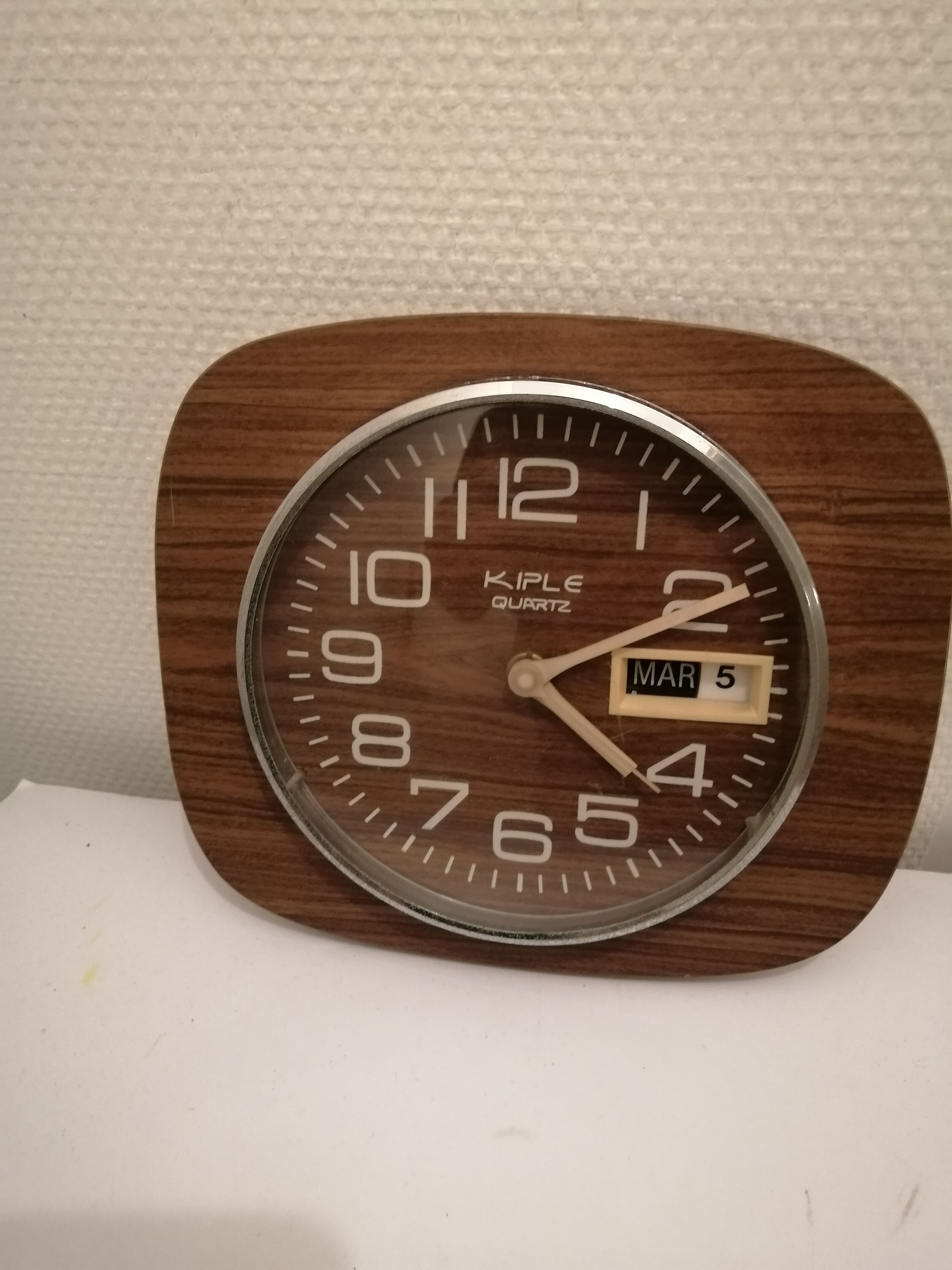 Wall clock year 1960/70 in formica