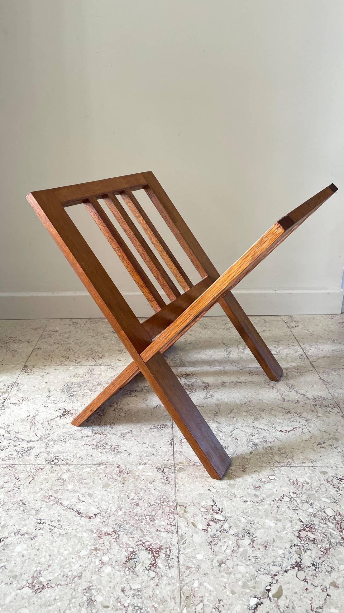 Vintage design geometric magazine rack