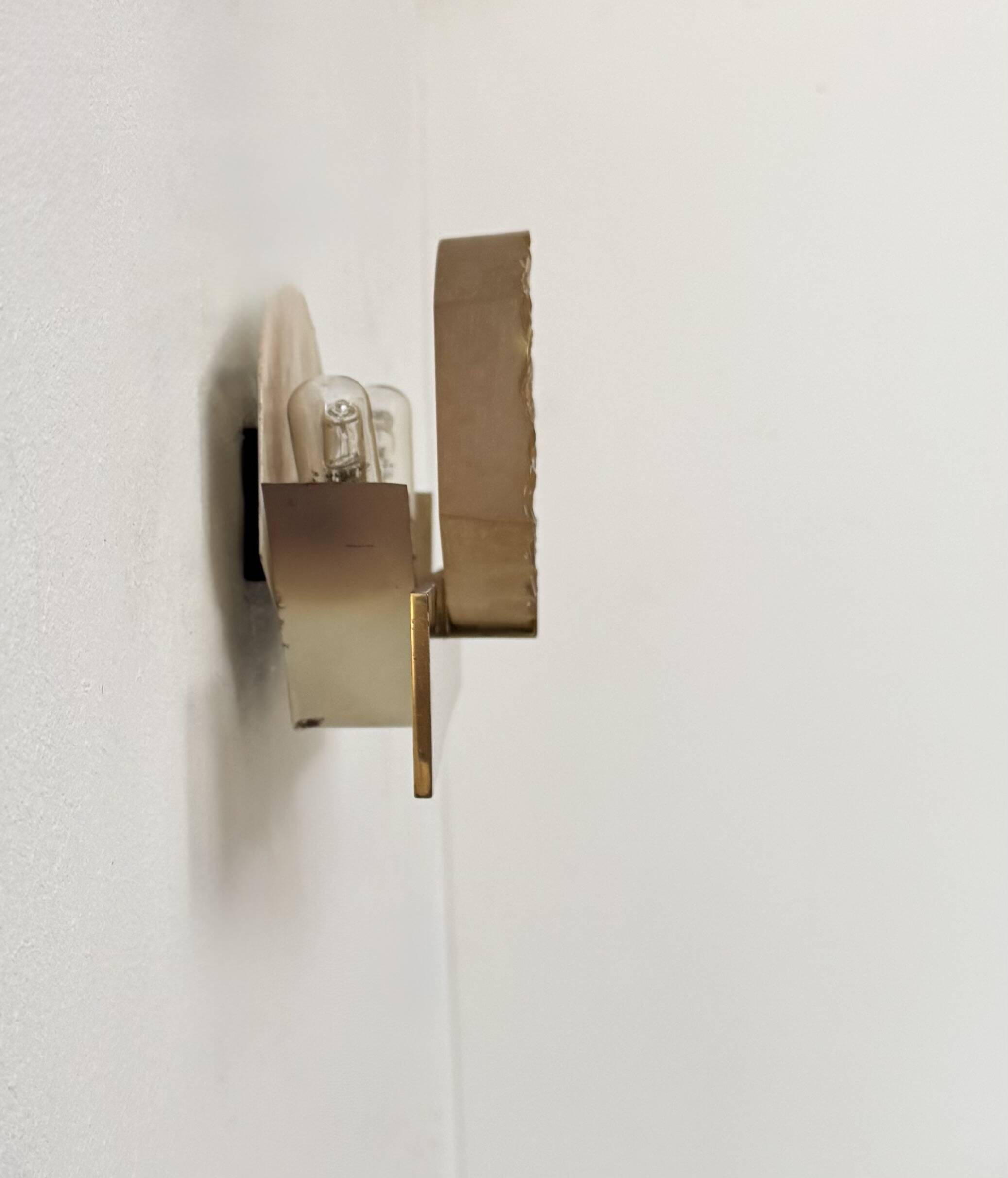 Vintage wall light attributed to Serge Mouille, brass and resin, Dallux France.