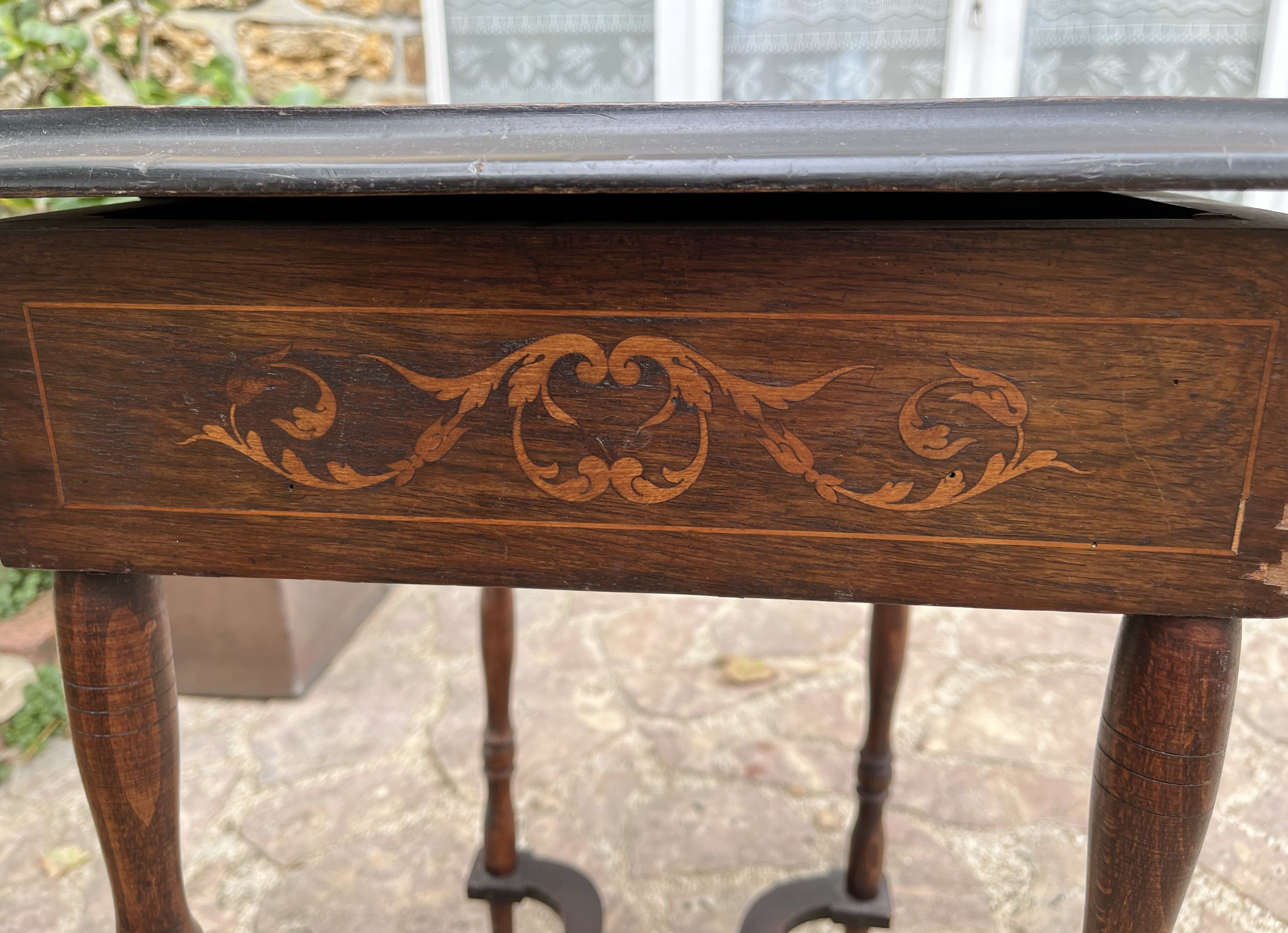 Couturière en bois
