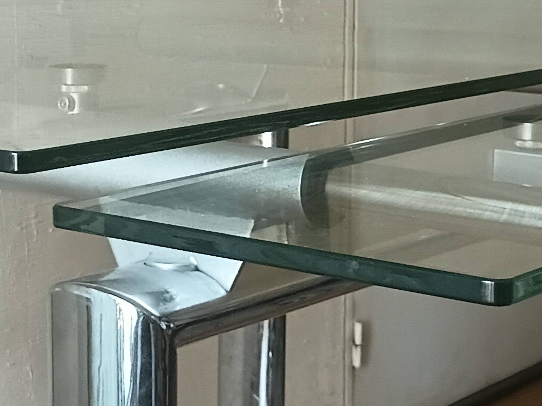 High table with tempered glass and chrome base.