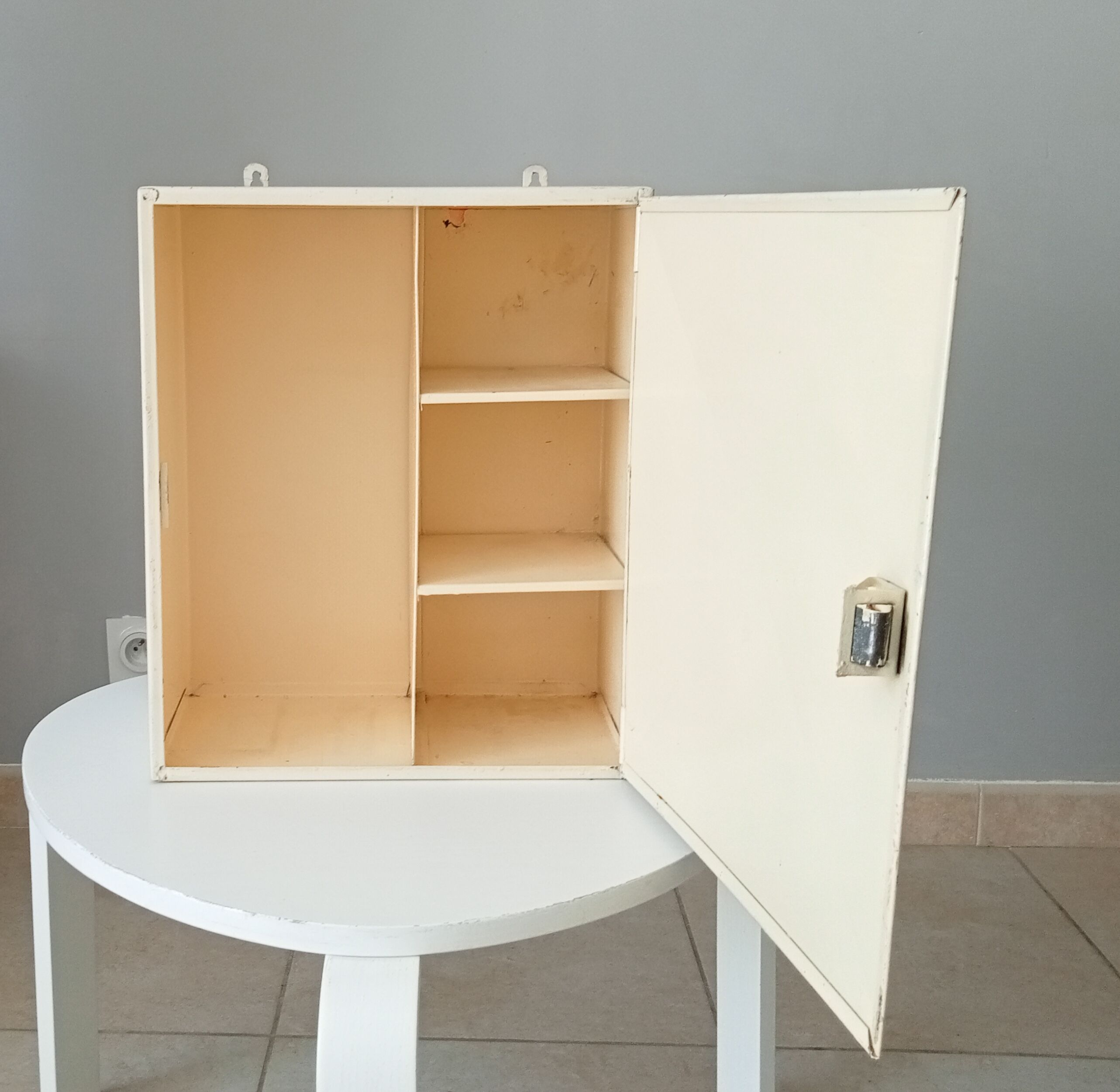 Vintage medicine cabinet 60s/70s
