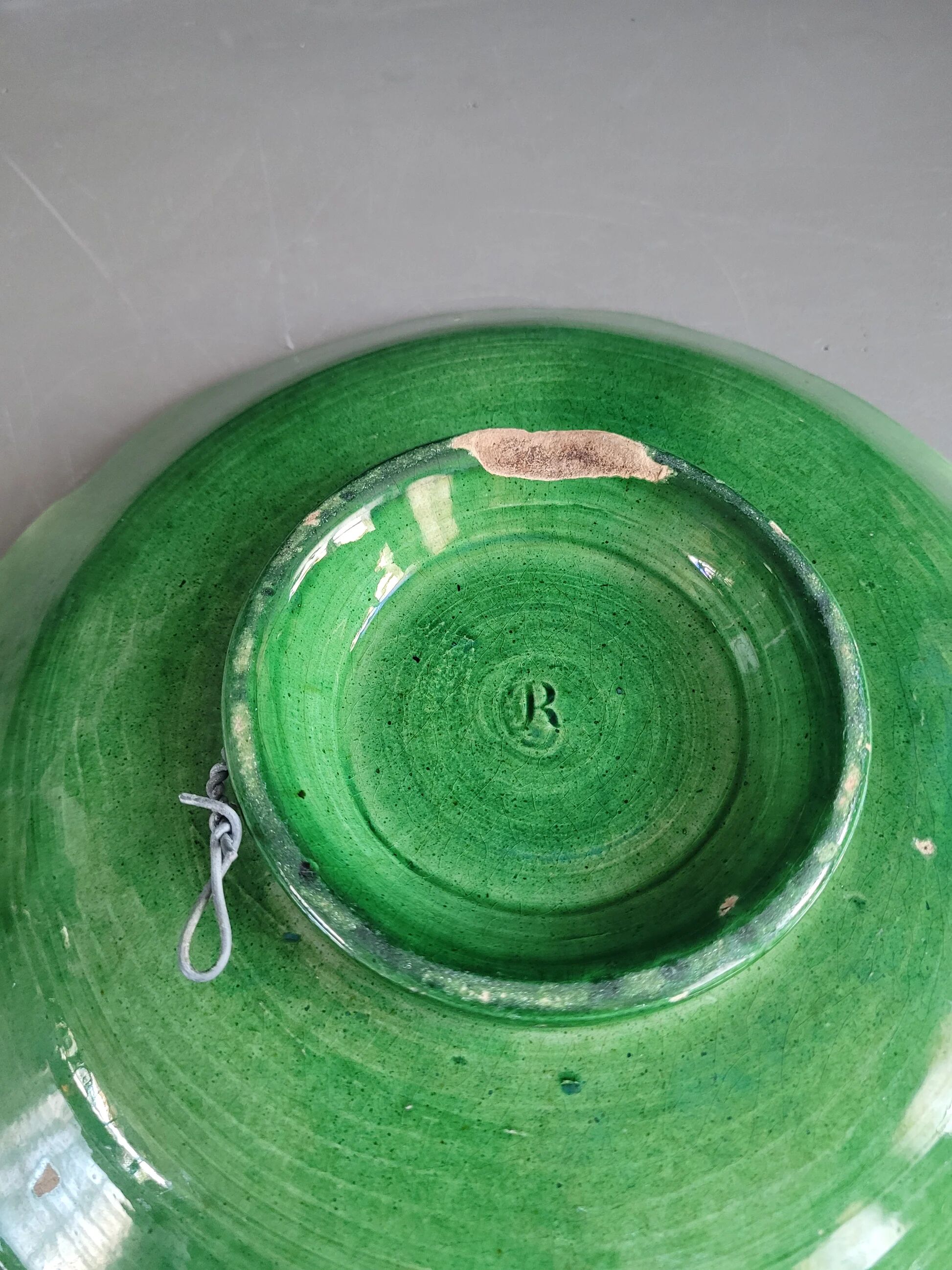 Plate decorated with a sunflower motif in slipware.