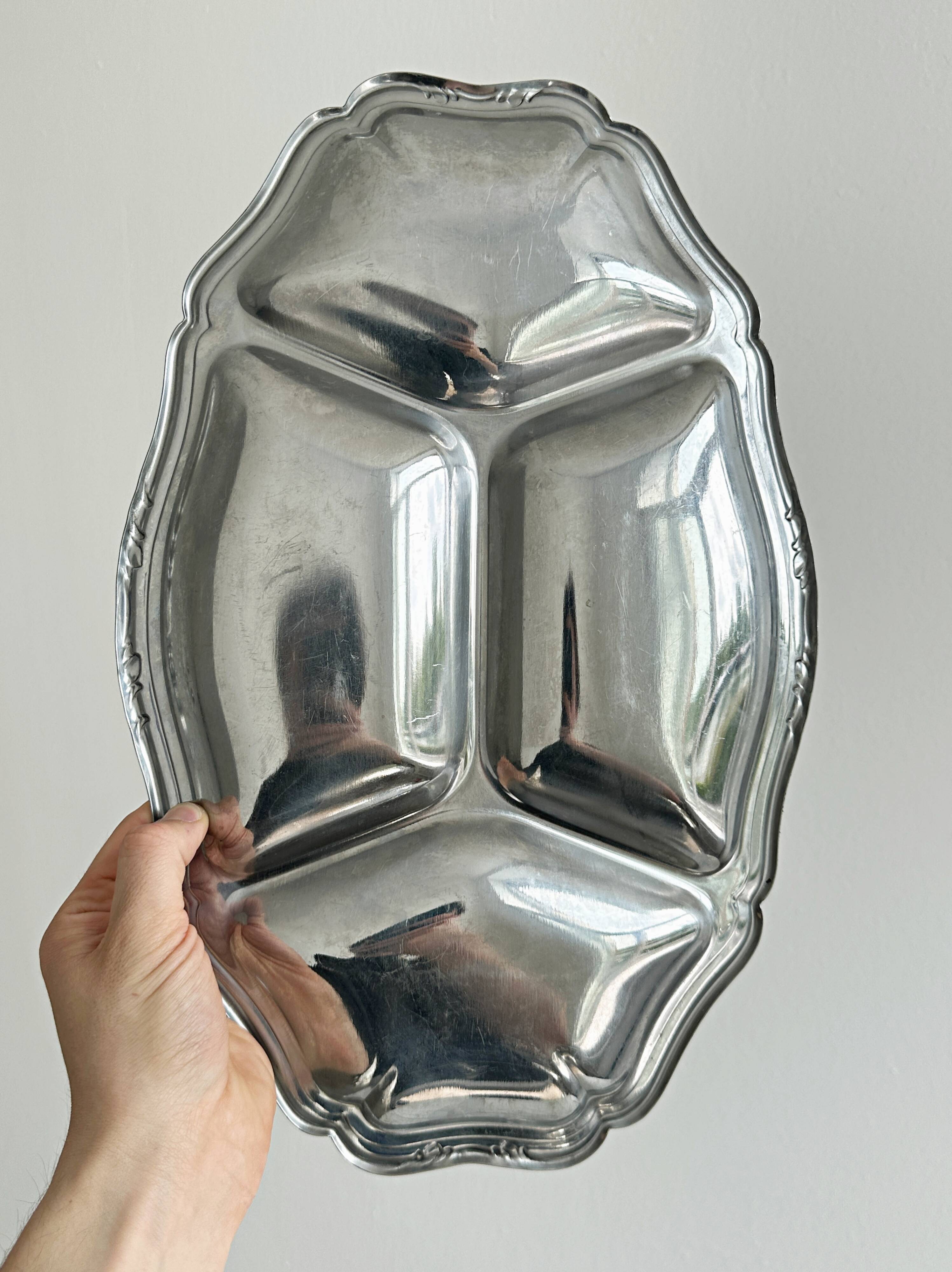 Dish with 4 compartments