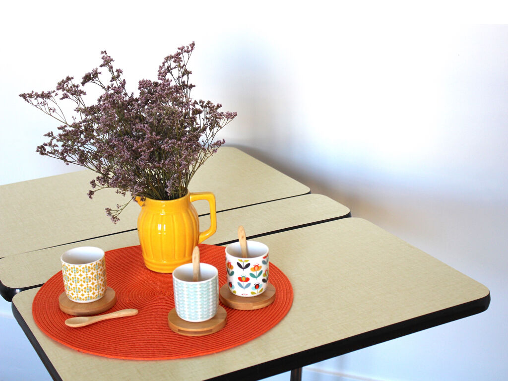 Table in folding Formica