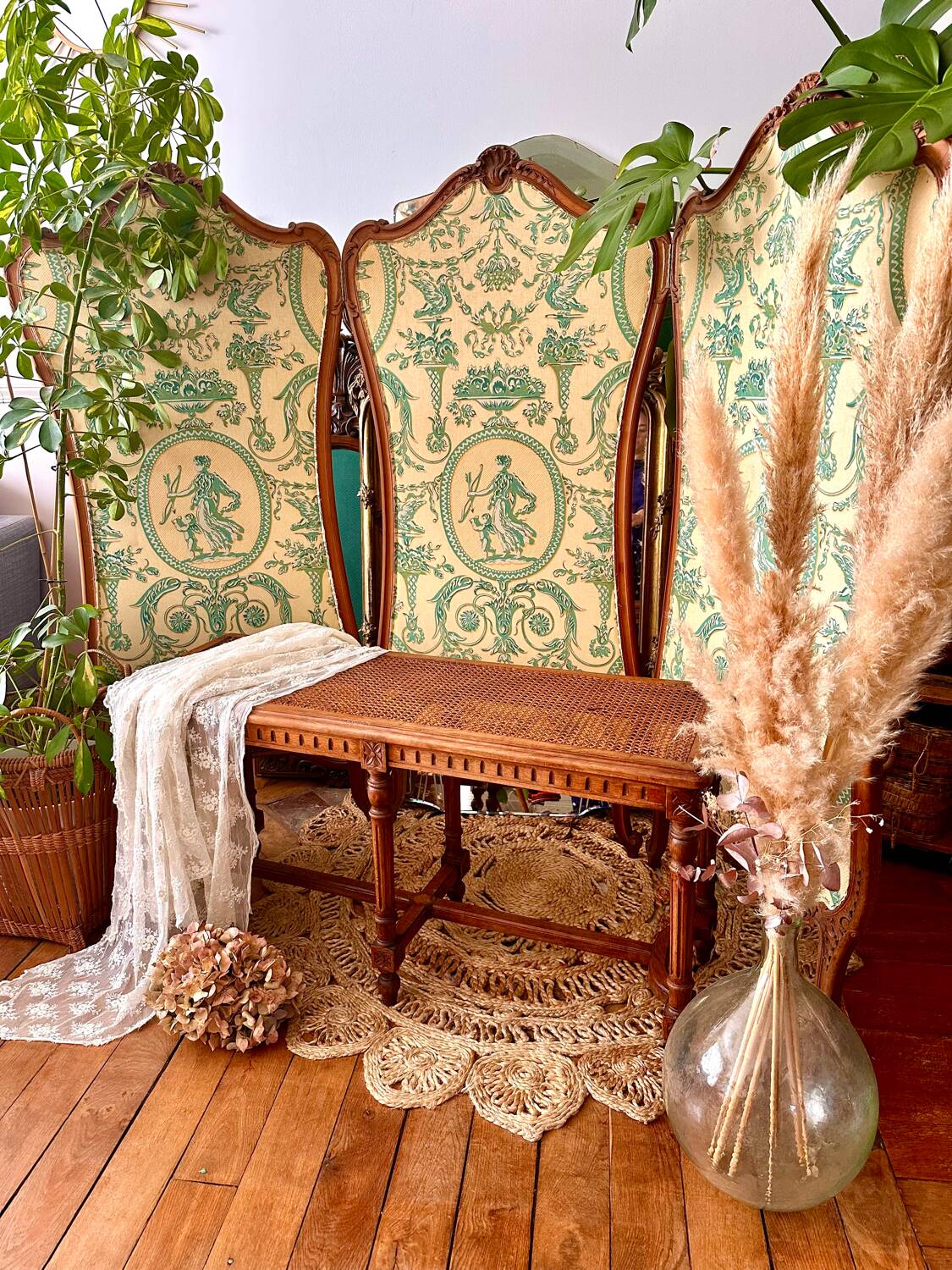 Piano bench seat in cane