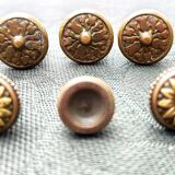 Boutons de meuble anciens en laiton