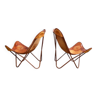 Set of 2 vintage Butterfly chairs in brown leather with a metal frame.