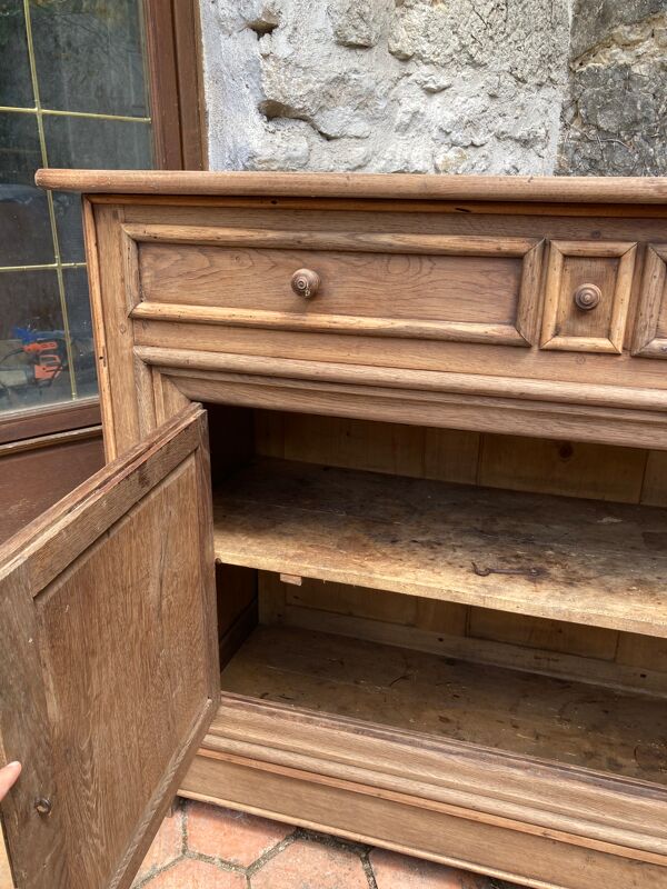 Buffet ancien en bois massif