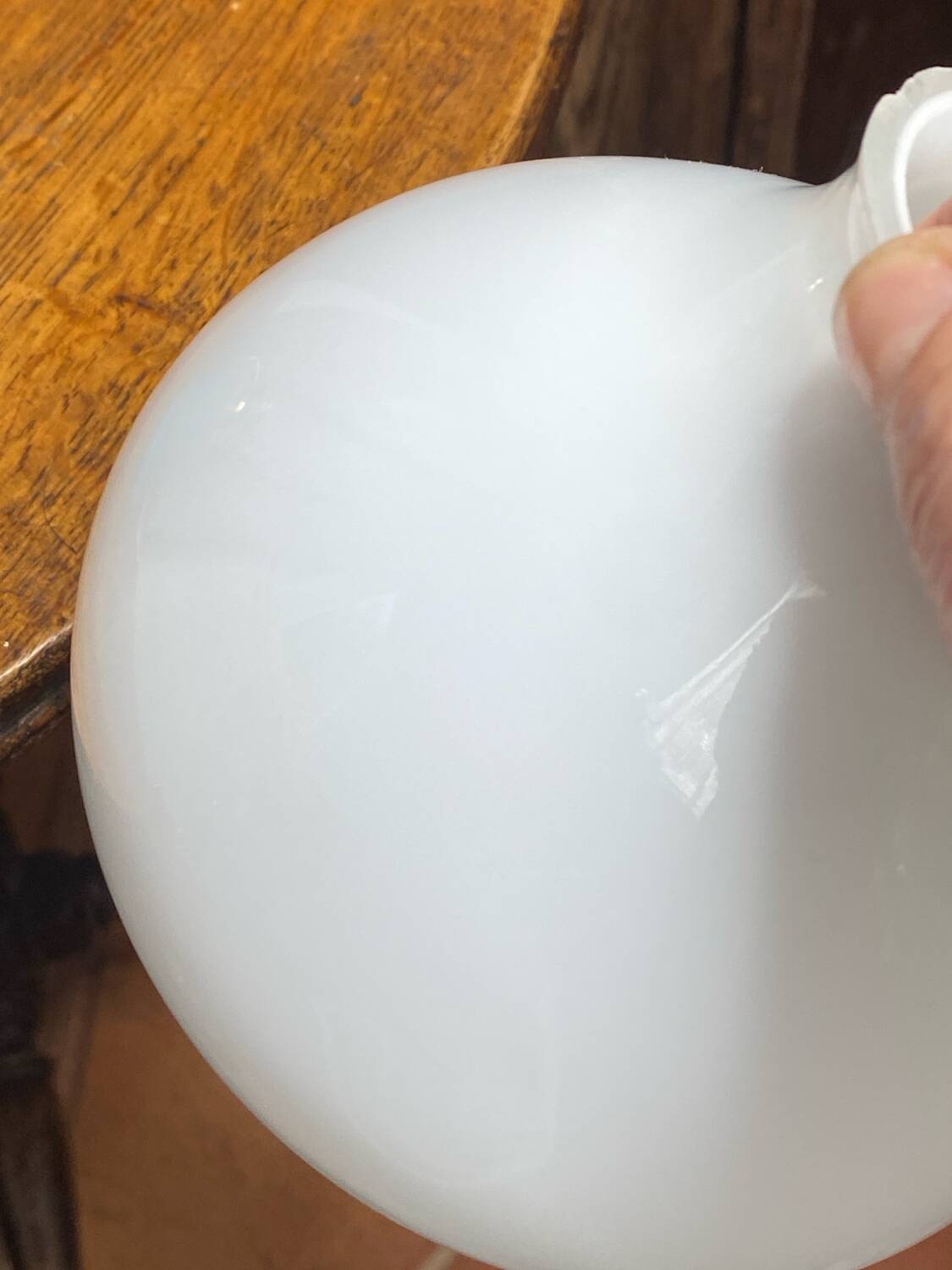 Lampe en opaline blanche et bleue 