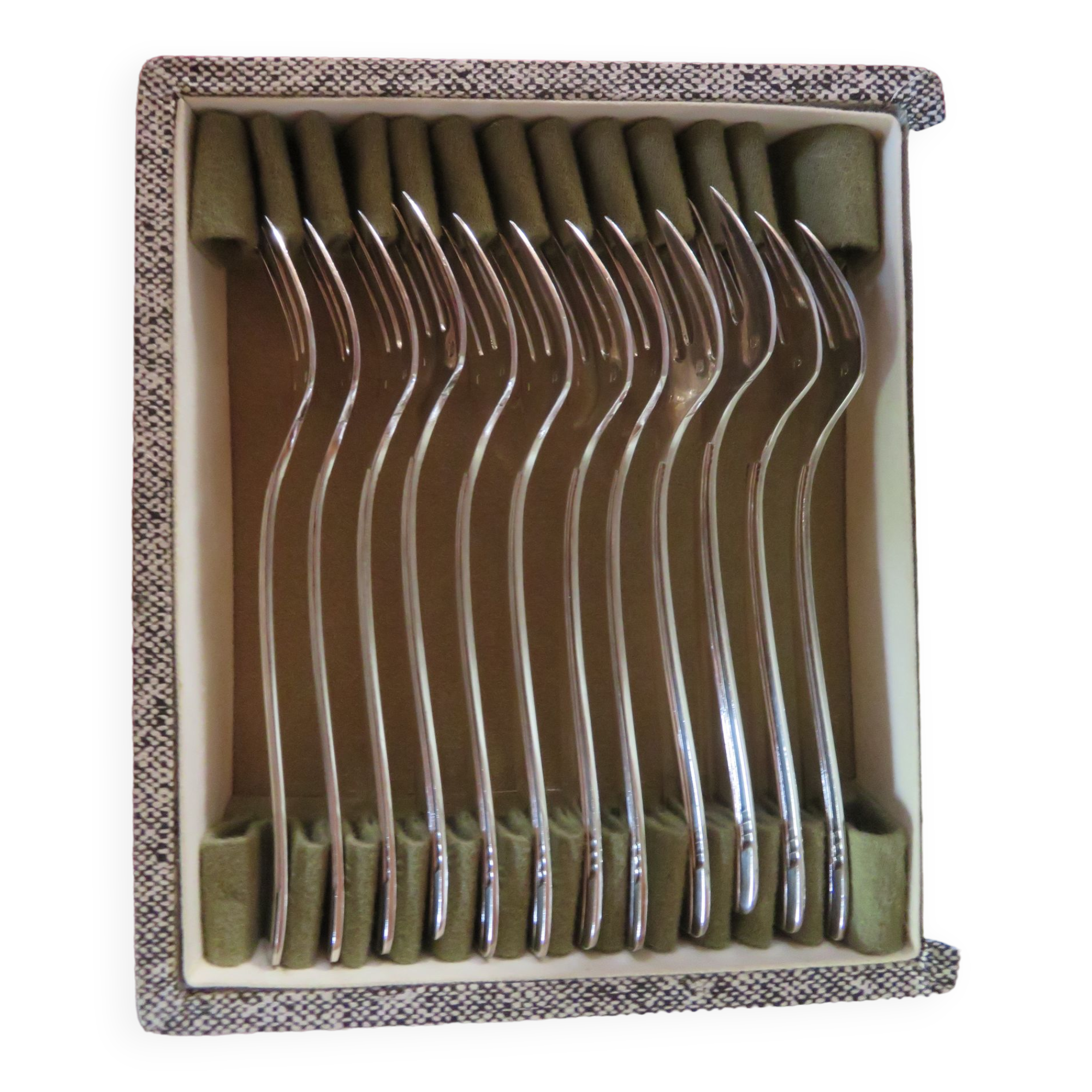 Box of 12 oyster forks in silver metal