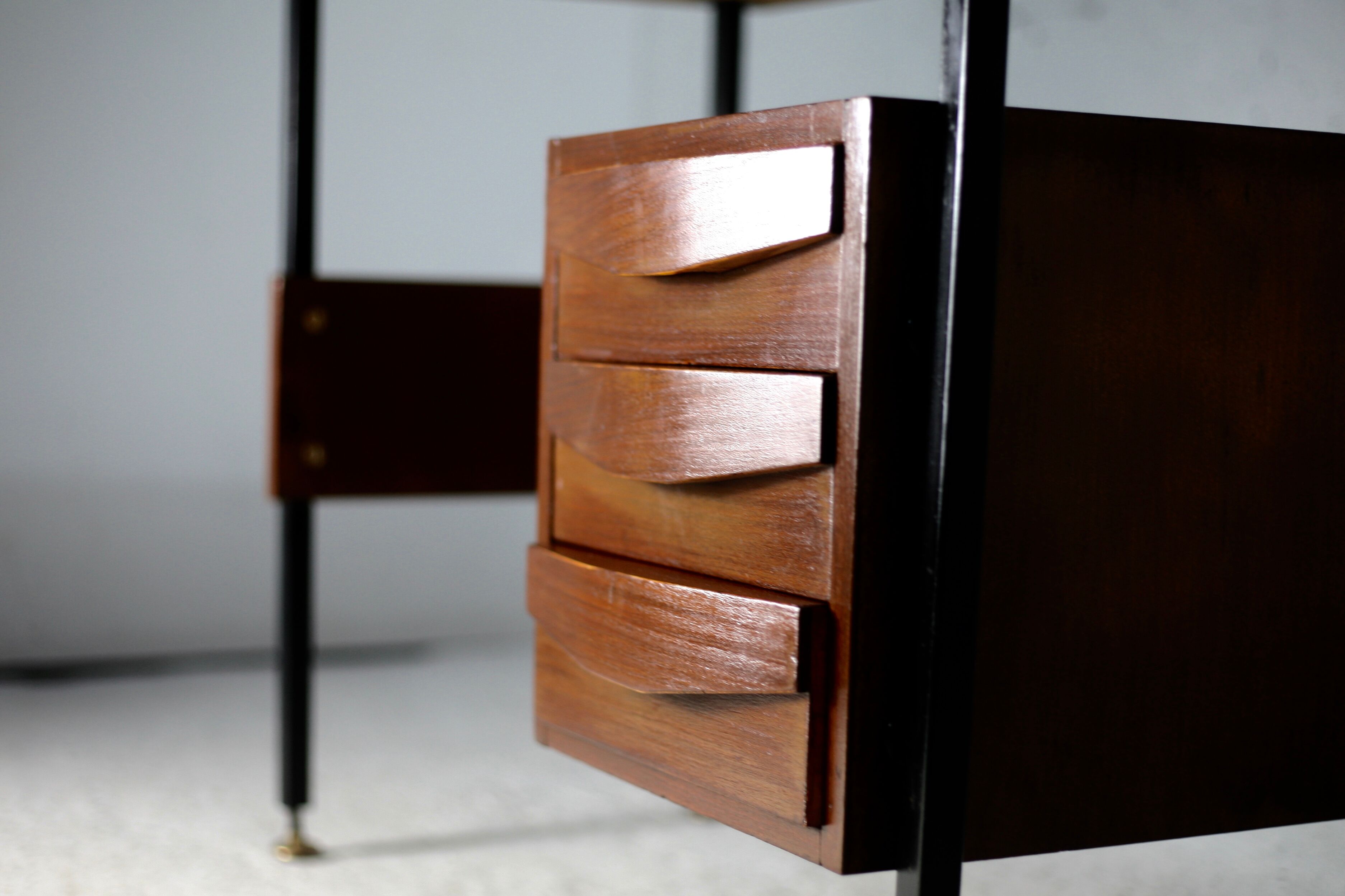 Bureau en bois léger, France, circa 1950