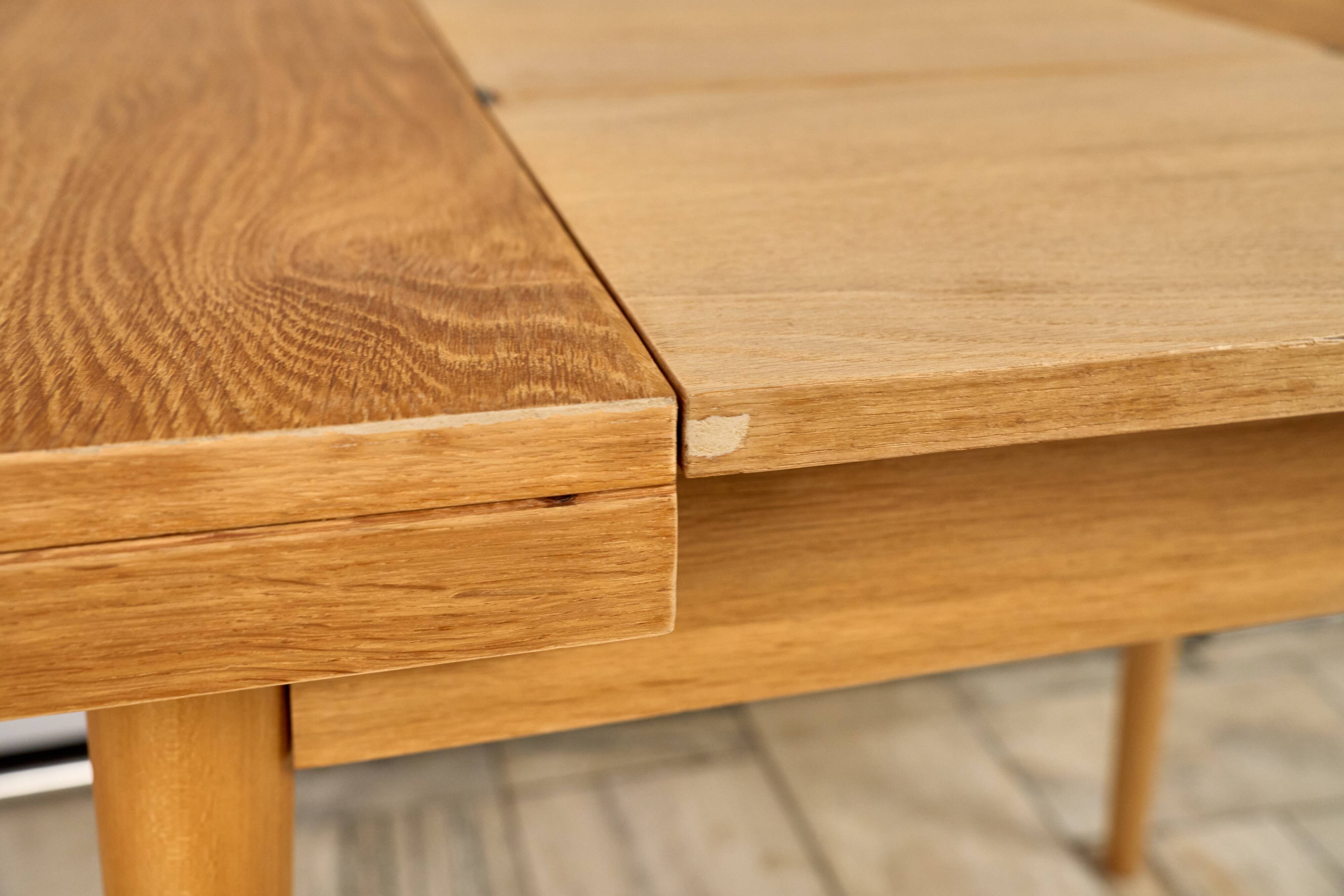 Table à manger extensible en chêne par Jitona, années 1960, Tchécoslovaquie