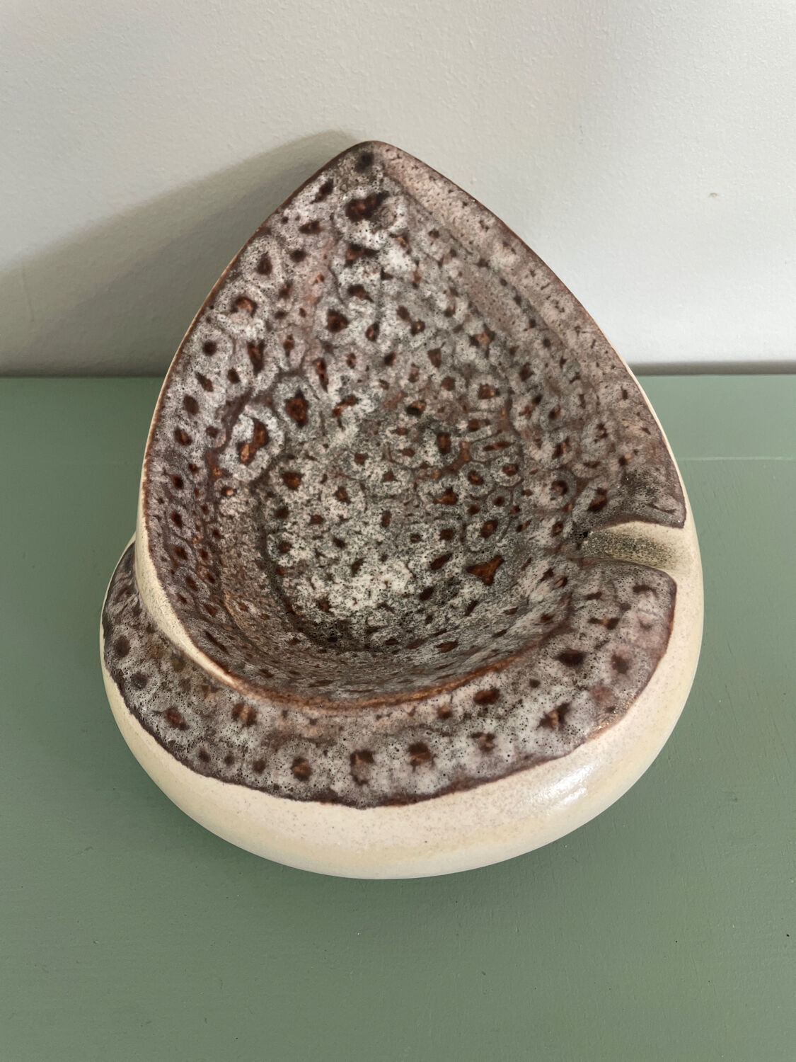 Cendrier vintage en céramique en forme de coquillage