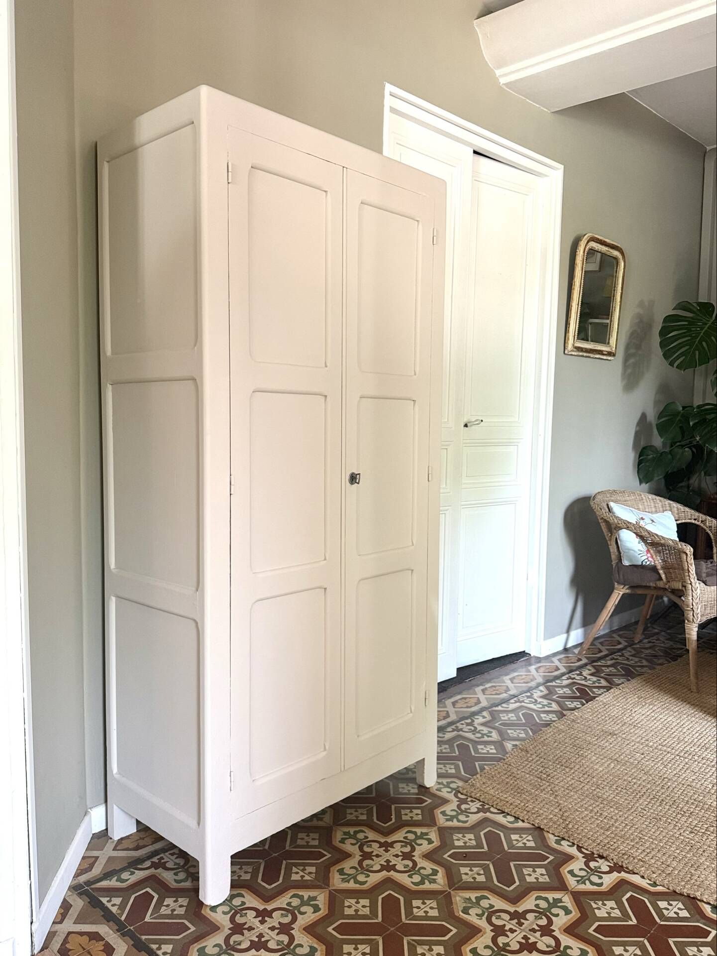 Armoire parisienne authentique 