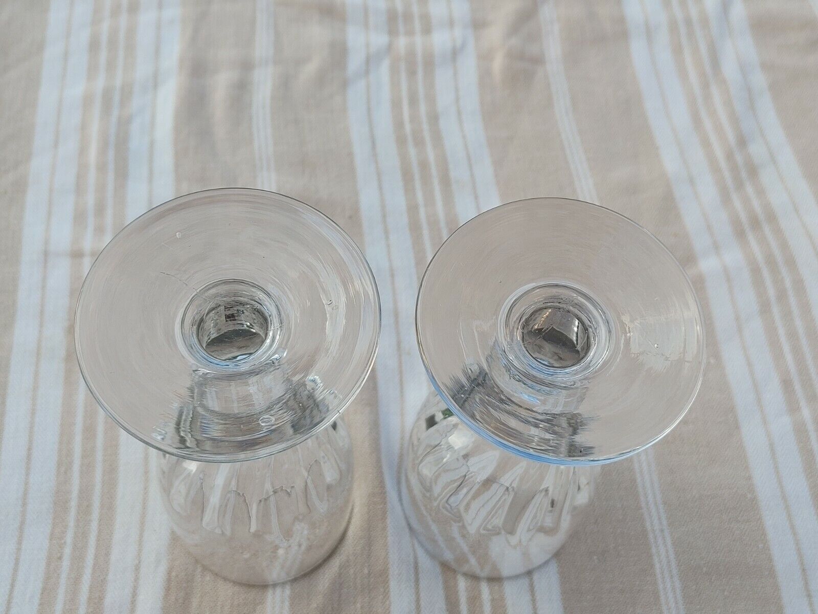 2 verres anciens à absinthe de bistrot, verre épais base torsadée XIXème