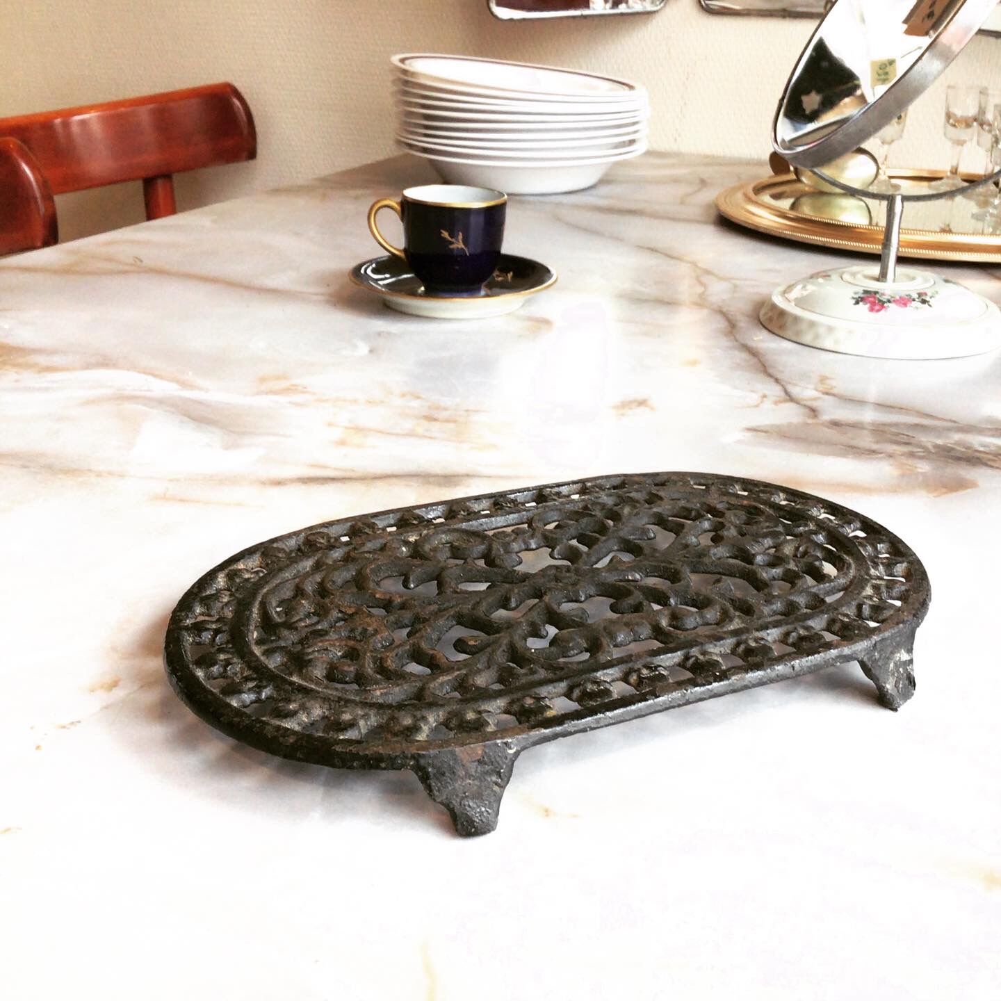 Cast-glass flat bottom