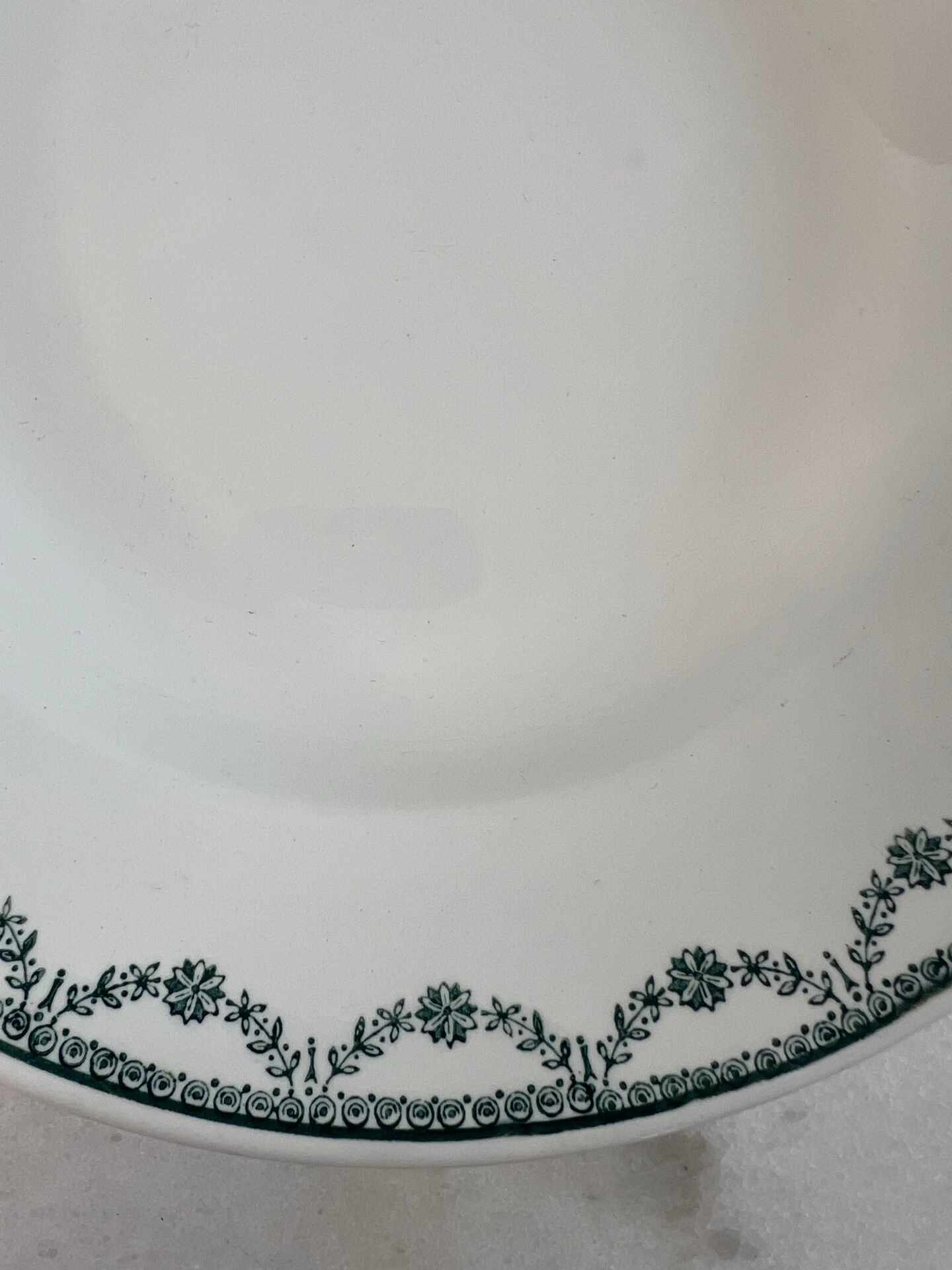 Green hollow plate Saint Amand 22.5cm