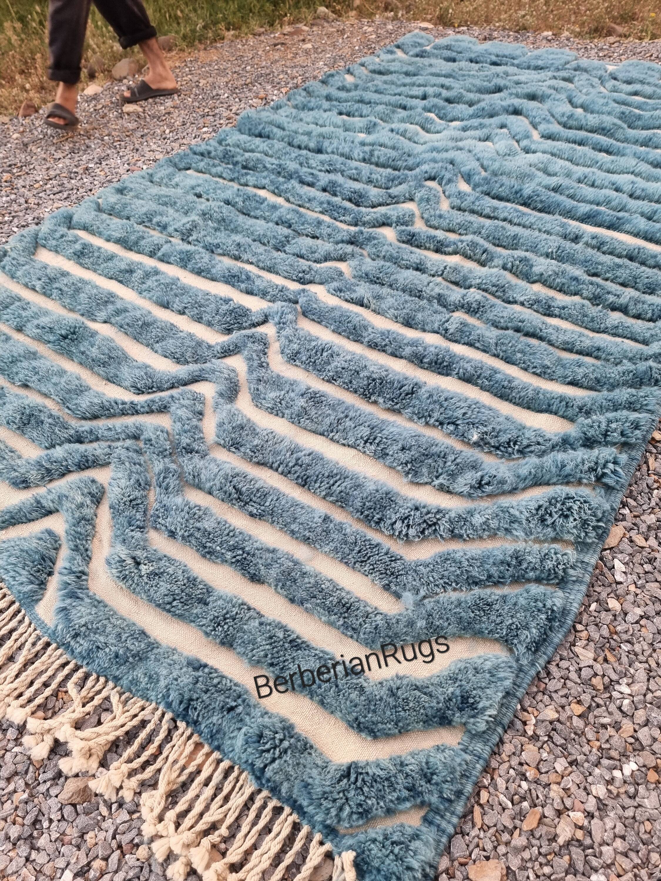 Traditional Moroccan rug, natural wool, 2.5 x 1.5 m.